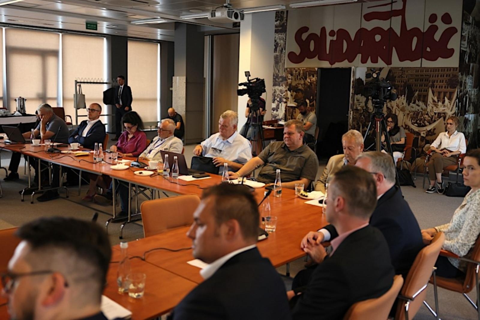 Zdjęcie w galerii na portalu naszraciborz.pl: Śląsko-Dąbrowska Solidarność ostrzega: albo zimne kaloryfery, albo 300 proc. podwyżki wiadomości z regionu