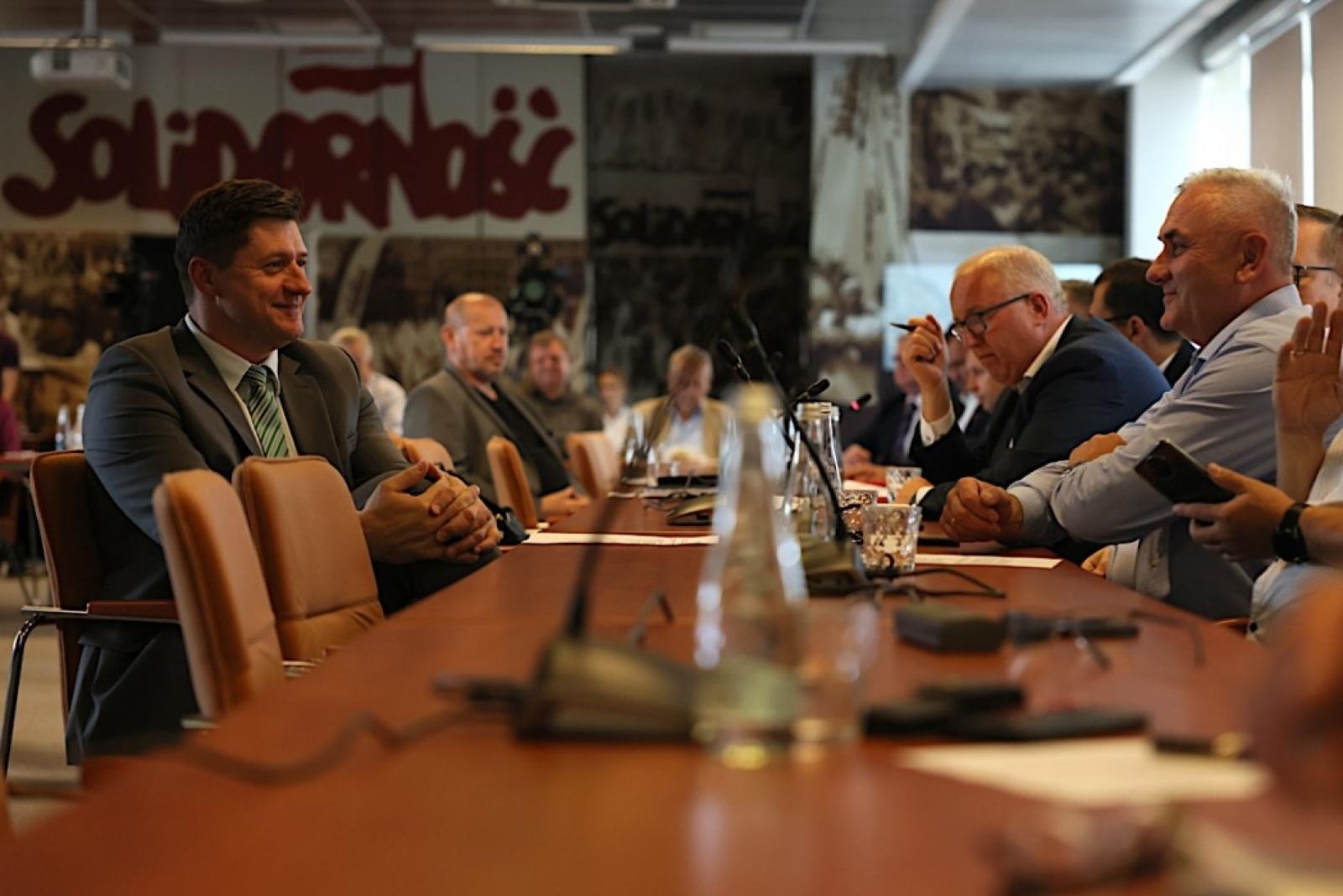 Zdjęcie w galerii na portalu naszraciborz.pl: Śląsko-Dąbrowska Solidarność ostrzega: albo zimne kaloryfery, albo 300 proc. podwyżki wiadomości z regionu