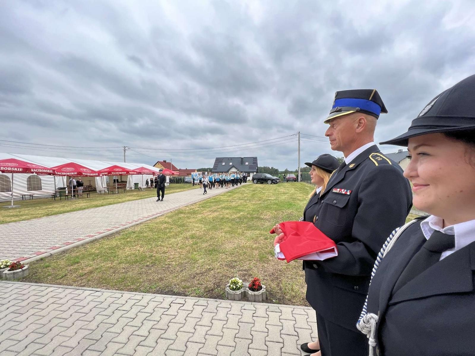 Zdjęcie w galerii na portalu naszraciborz.pl: Strażacy z Babic na 120-lecie jednostki dostali nowy sztandar [FOTO i WIDEO] wiadomości z regionu