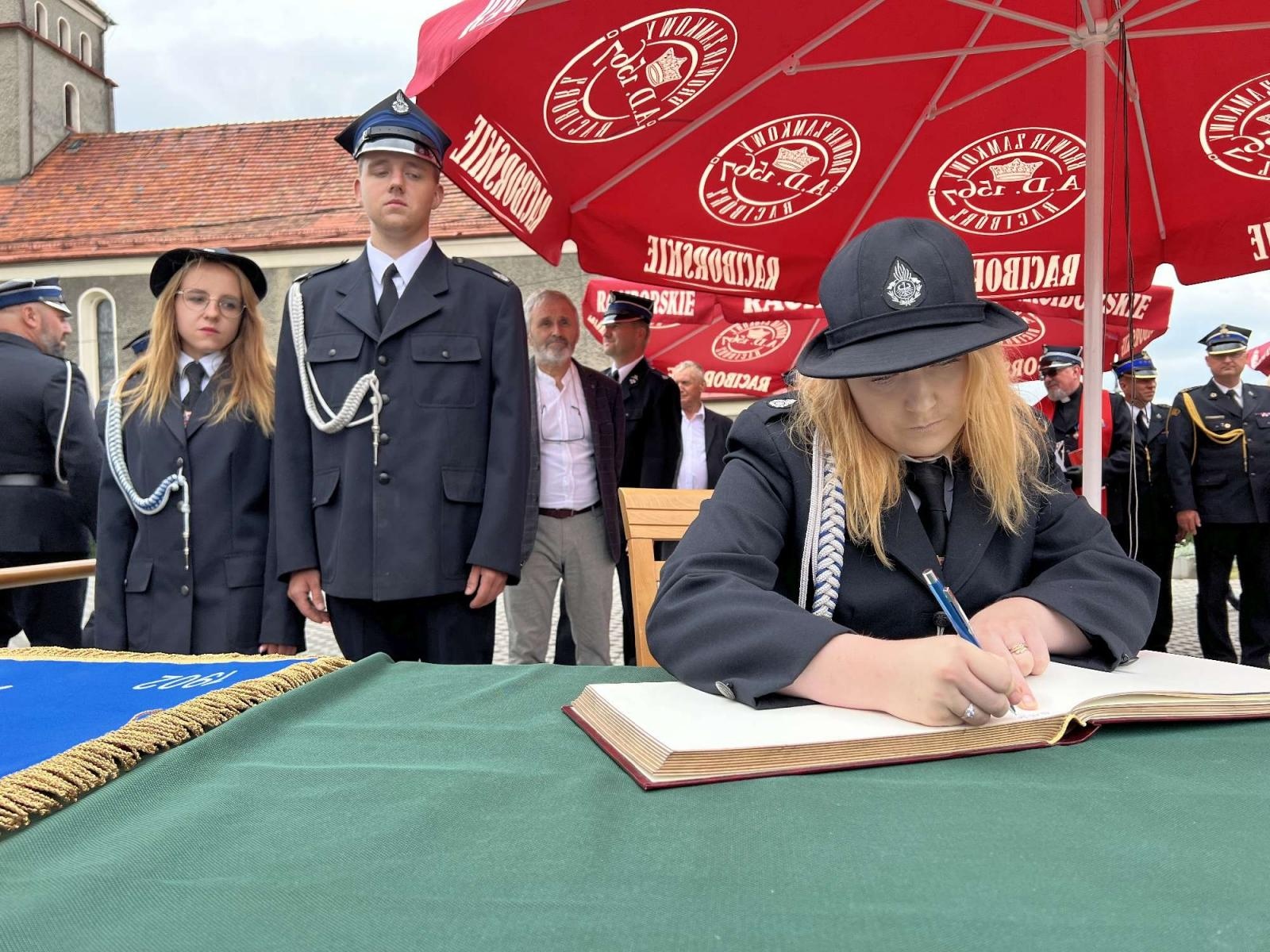 Zdjęcie w galerii na portalu naszraciborz.pl: Strażacy z Babic na 120-lecie jednostki dostali nowy sztandar [FOTO i WIDEO] wiadomości z regionu