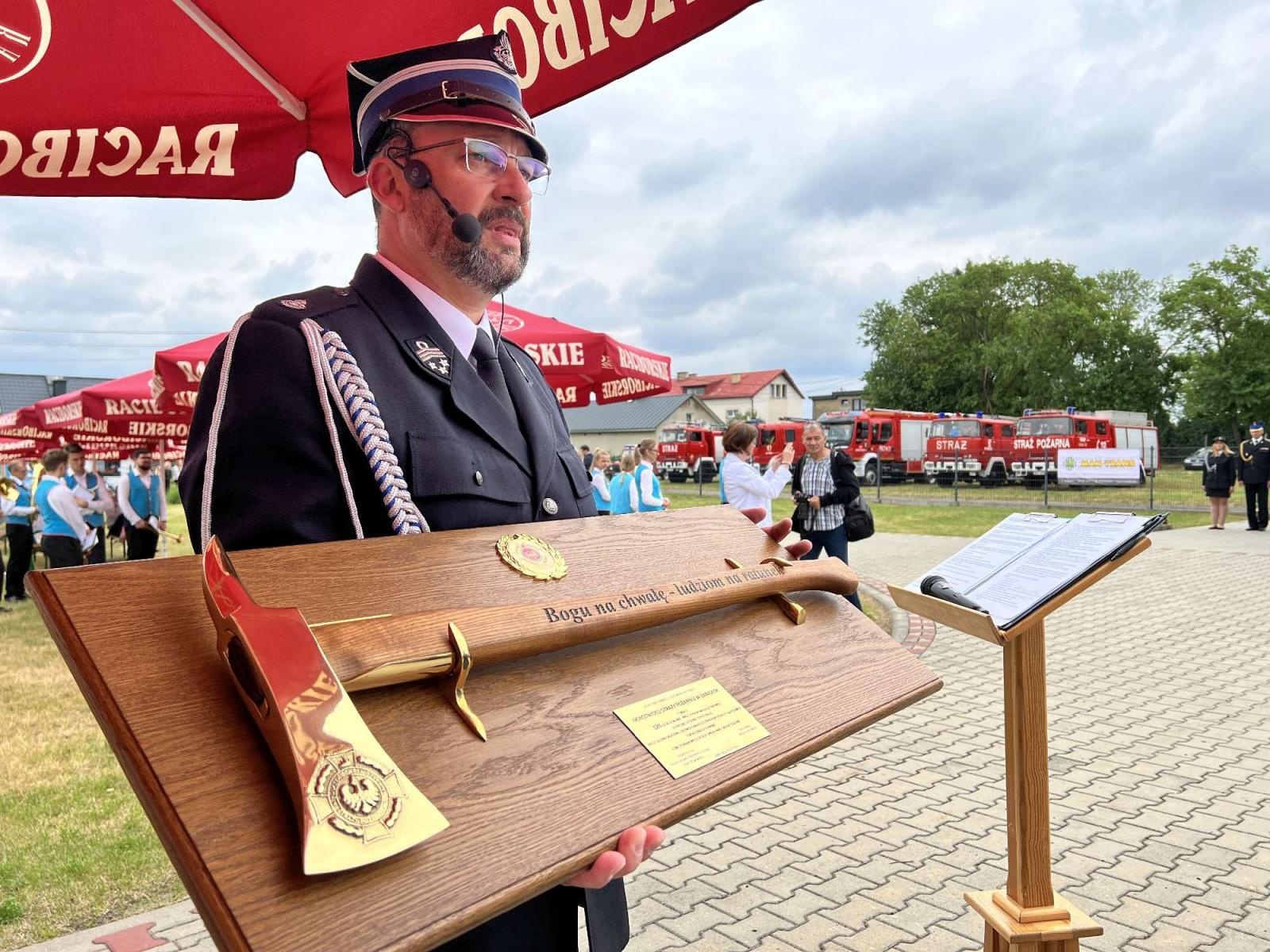 Zdjęcie w galerii na portalu naszraciborz.pl: Strażacy z Babic na 120-lecie jednostki dostali nowy sztandar [FOTO i WIDEO] wiadomości z regionu