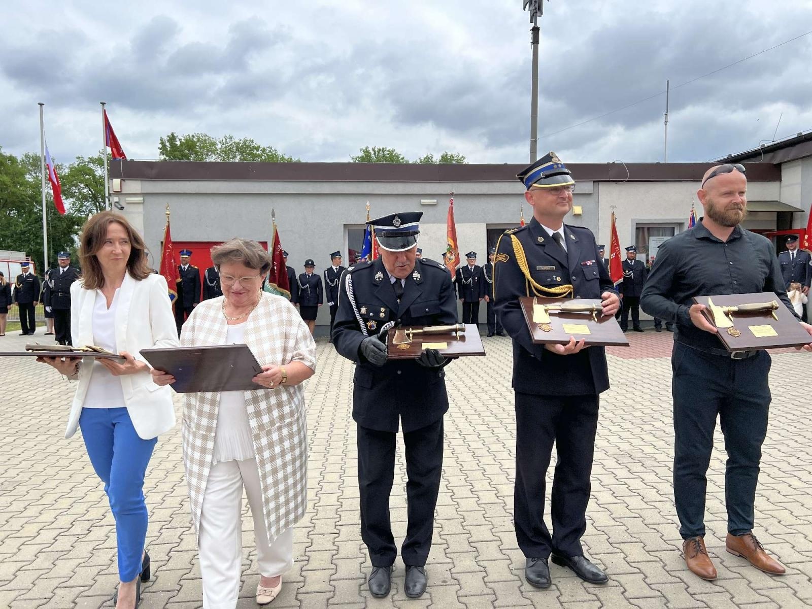 Zdjęcie w galerii na portalu naszraciborz.pl: Strażacy z Babic na 120-lecie jednostki dostali nowy sztandar [FOTO i WIDEO] wiadomości z regionu