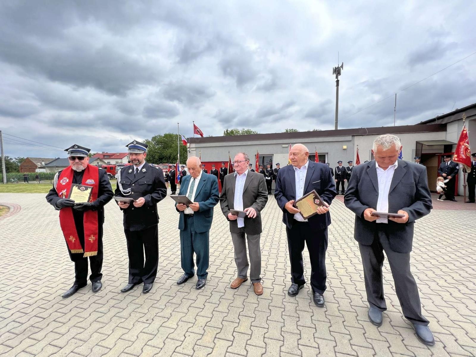 Zdjęcie w galerii na portalu naszraciborz.pl: Strażacy z Babic na 120-lecie jednostki dostali nowy sztandar [FOTO i WIDEO] wiadomości z regionu