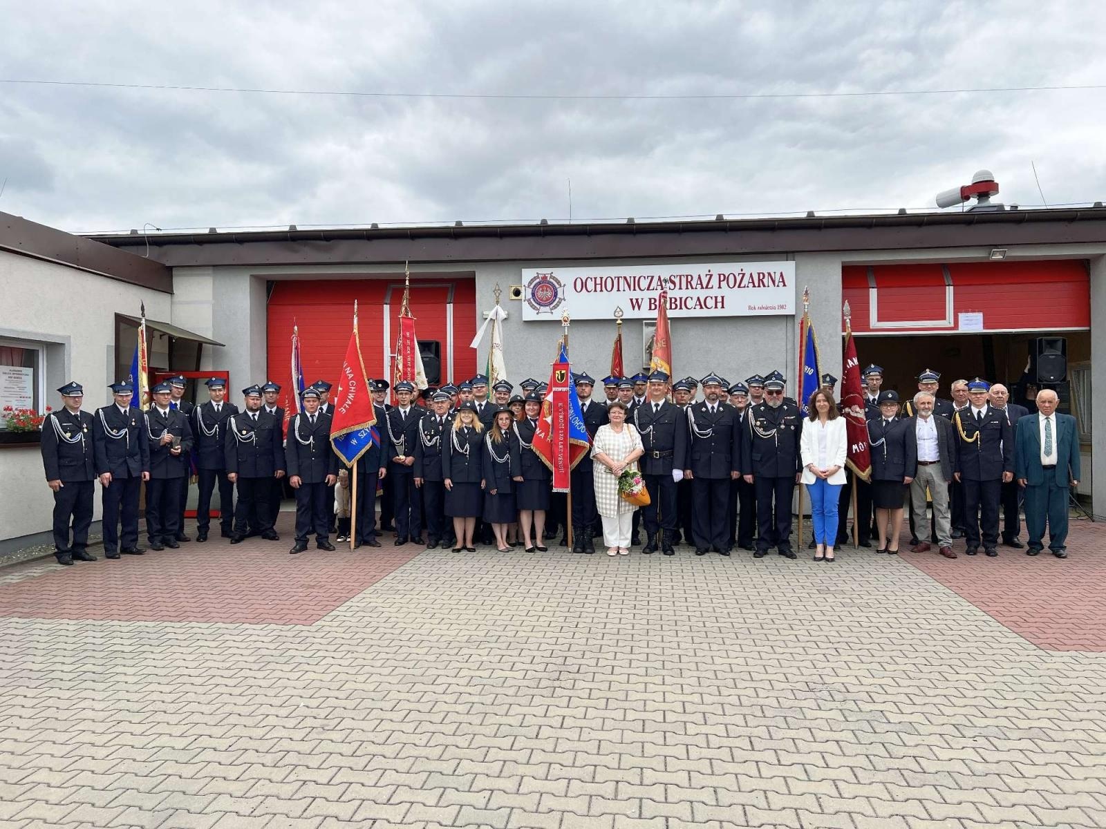 Zdjęcie w galerii na portalu naszraciborz.pl: Strażacy z Babic na 120-lecie jednostki dostali nowy sztandar [FOTO i WIDEO] wiadomości z regionu