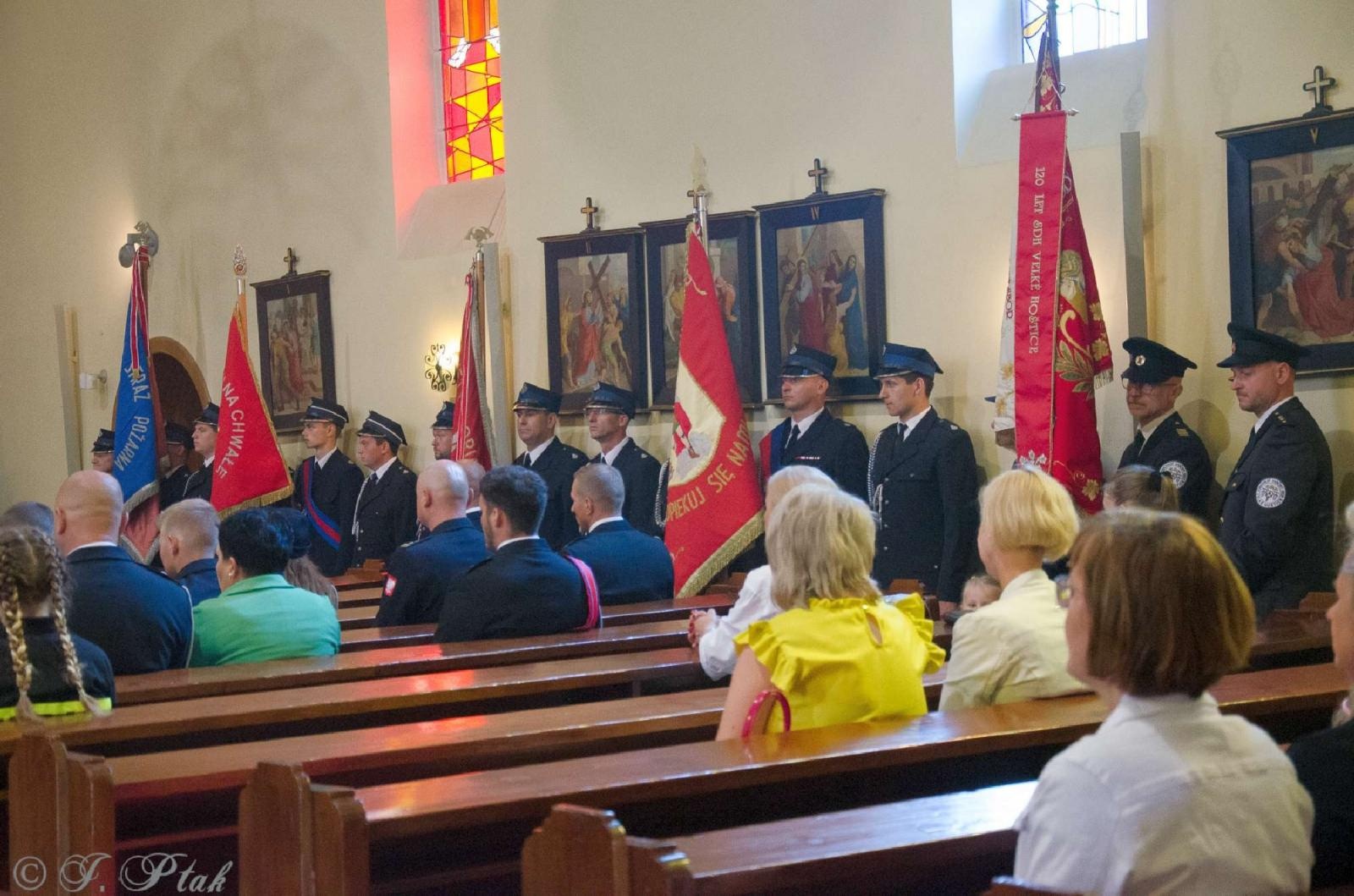 Zdjęcie w galerii na portalu naszraciborz.pl: Strażacy z Babic na 120-lecie jednostki dostali nowy sztandar [FOTO i WIDEO] wiadomości z regionu