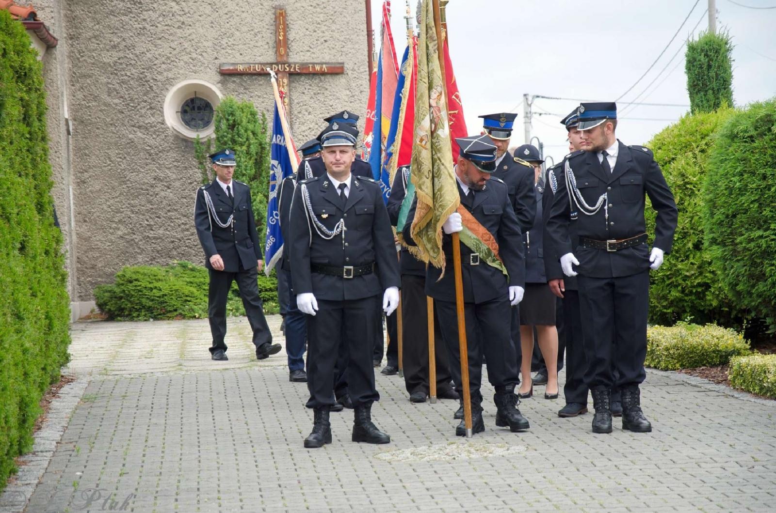 Zdjęcie w galerii na portalu naszraciborz.pl: Strażacy z Babic na 120-lecie jednostki dostali nowy sztandar [FOTO i WIDEO] wiadomości z regionu