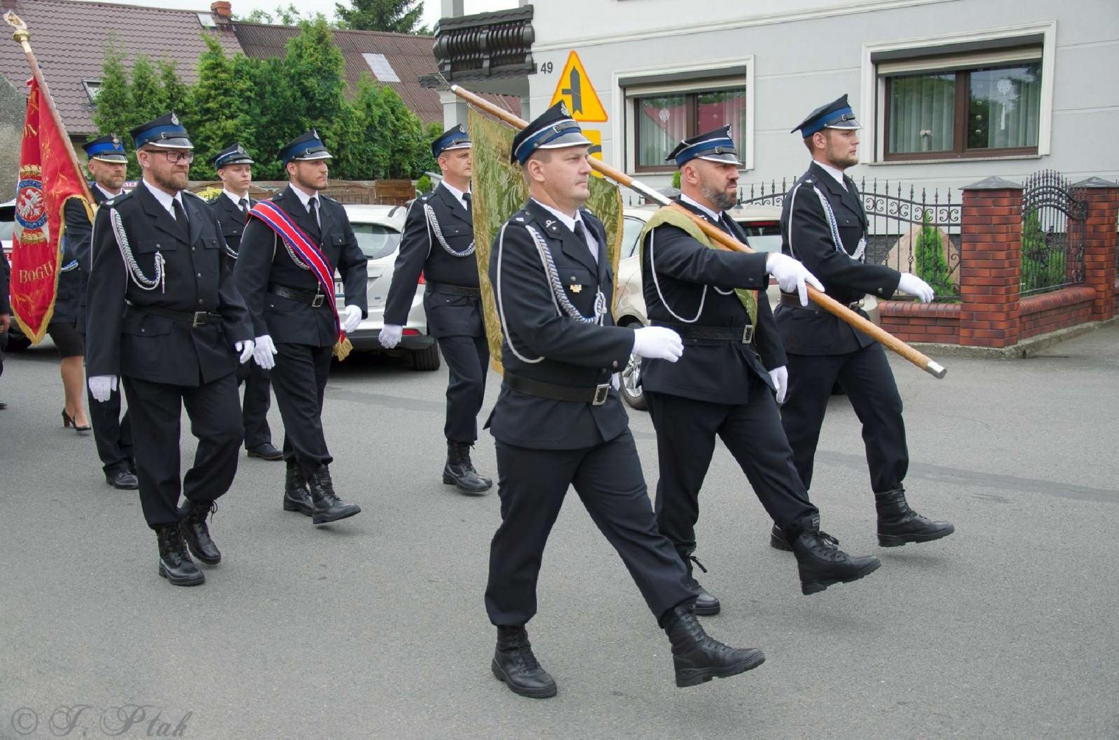 Zdjęcie w galerii na portalu naszraciborz.pl: Strażacy z Babic na 120-lecie jednostki dostali nowy sztandar [FOTO i WIDEO] wiadomości z regionu