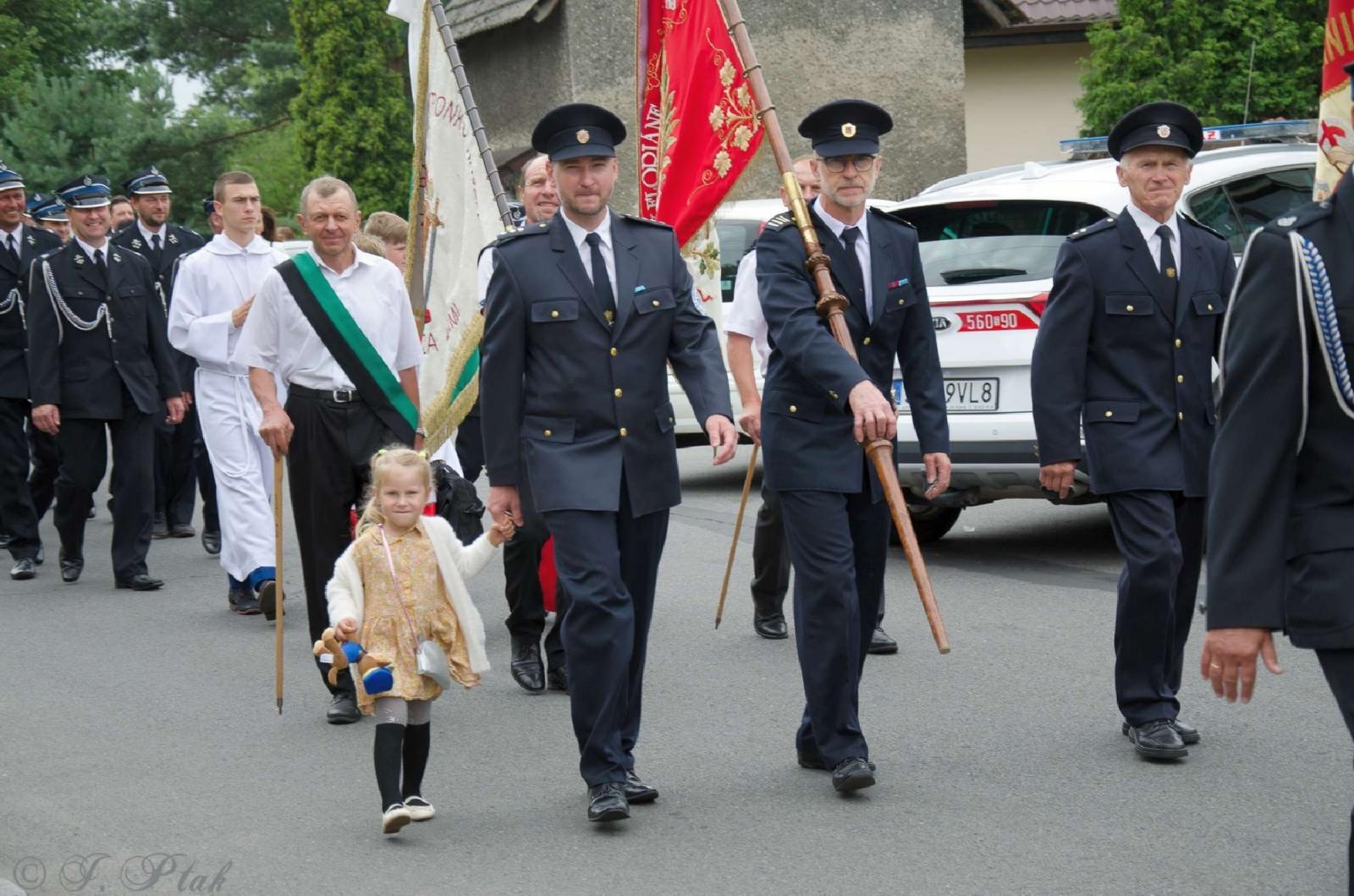 Zdjęcie w galerii na portalu naszraciborz.pl: Strażacy z Babic na 120-lecie jednostki dostali nowy sztandar [FOTO i WIDEO] wiadomości z regionu