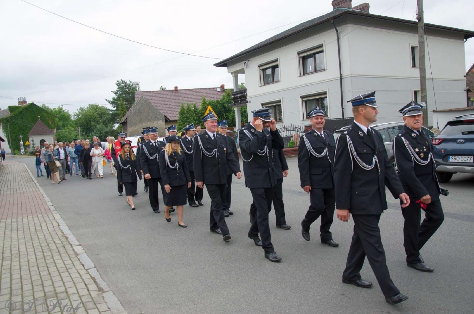 Zdjęcie w galerii na portalu naszraciborz.pl: Strażacy z Babic na 120-lecie jednostki dostali nowy sztandar [FOTO i WIDEO] wiadomości z regionu