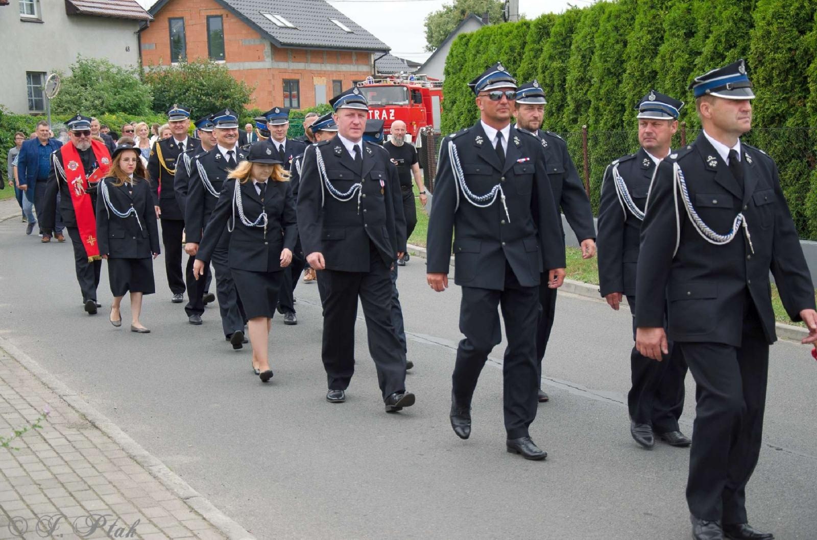 Zdjęcie w galerii na portalu naszraciborz.pl: Strażacy z Babic na 120-lecie jednostki dostali nowy sztandar [FOTO i WIDEO] wiadomości z regionu