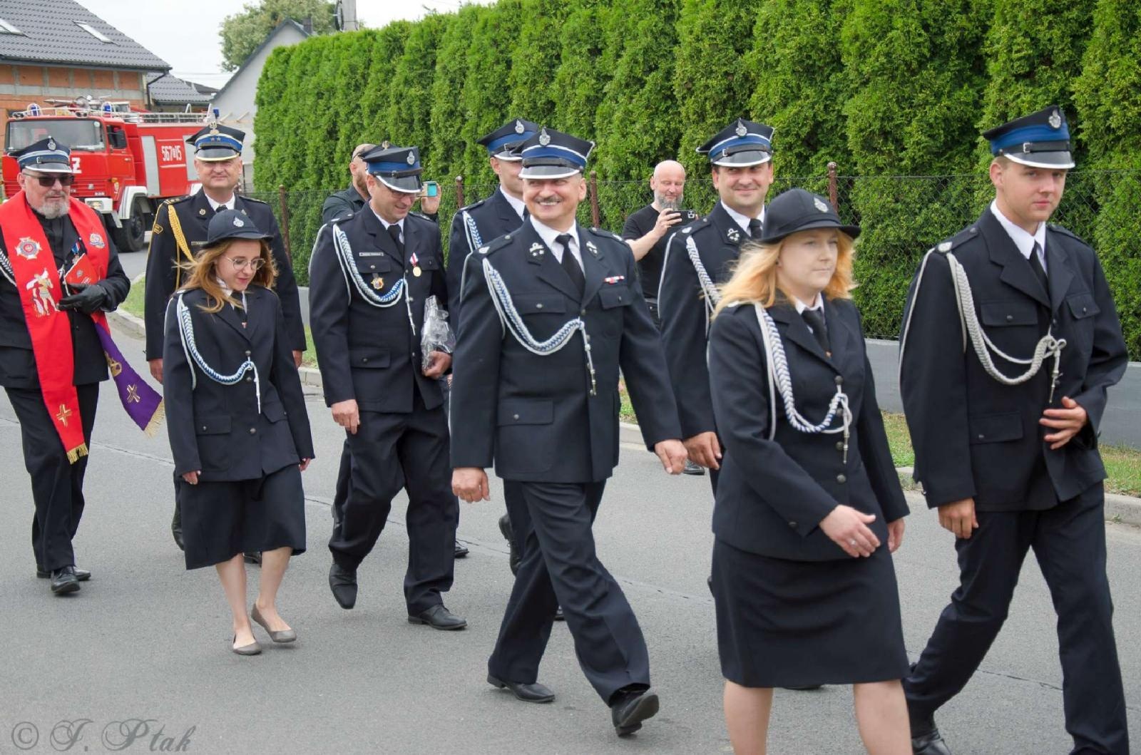Zdjęcie w galerii na portalu naszraciborz.pl: Strażacy z Babic na 120-lecie jednostki dostali nowy sztandar [FOTO i WIDEO] wiadomości z regionu