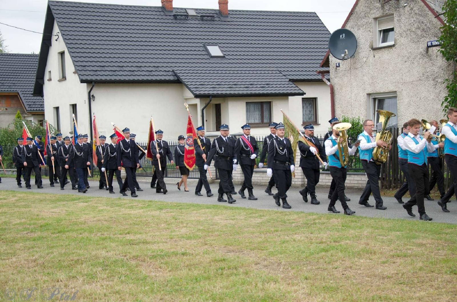 Zdjęcie w galerii na portalu naszraciborz.pl: Strażacy z Babic na 120-lecie jednostki dostali nowy sztandar [FOTO i WIDEO] wiadomości z regionu