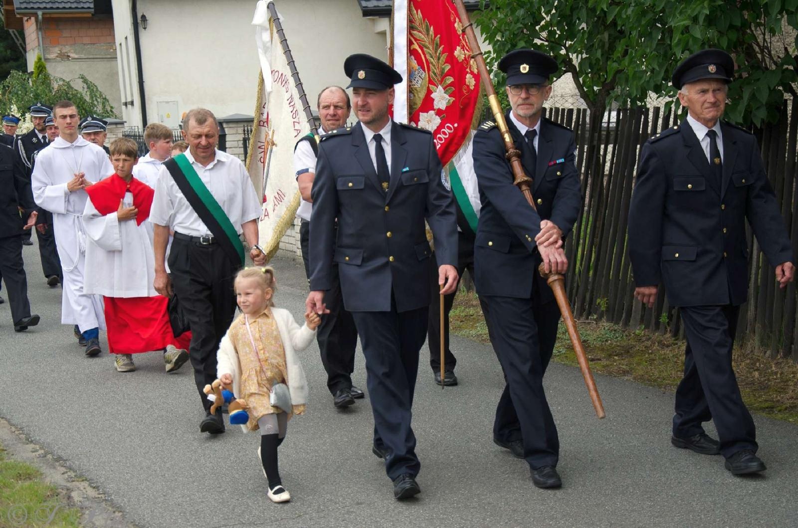 Zdjęcie w galerii na portalu naszraciborz.pl: Strażacy z Babic na 120-lecie jednostki dostali nowy sztandar [FOTO i WIDEO] wiadomości z regionu