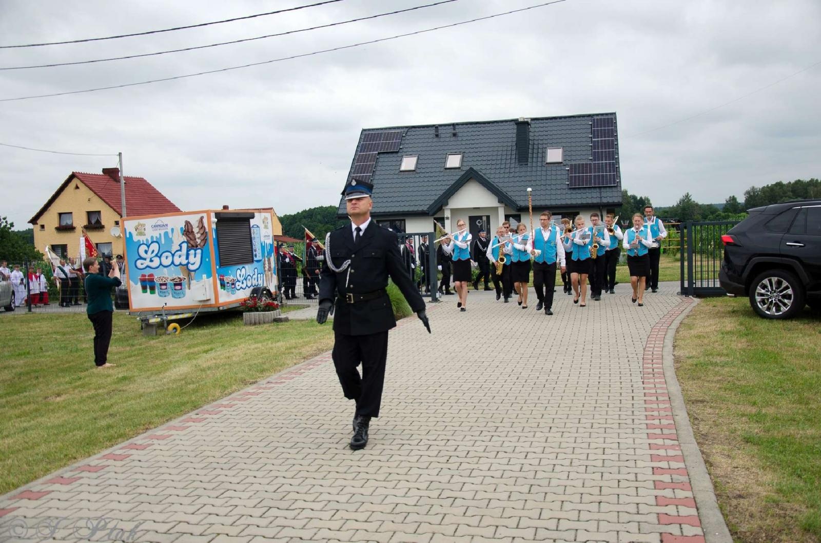 Zdjęcie w galerii na portalu naszraciborz.pl: Strażacy z Babic na 120-lecie jednostki dostali nowy sztandar [FOTO i WIDEO] wiadomości z regionu