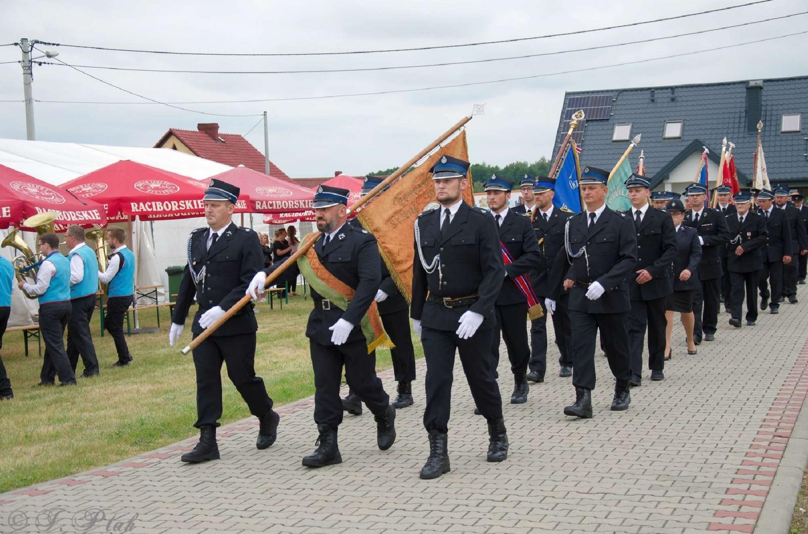 Zdjęcie w galerii na portalu naszraciborz.pl: Strażacy z Babic na 120-lecie jednostki dostali nowy sztandar [FOTO i WIDEO] wiadomości z regionu