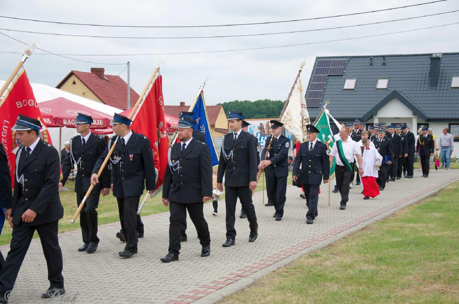 Zdjęcie w galerii na portalu naszraciborz.pl: Strażacy z Babic na 120-lecie jednostki dostali nowy sztandar [FOTO i WIDEO] wiadomości z regionu