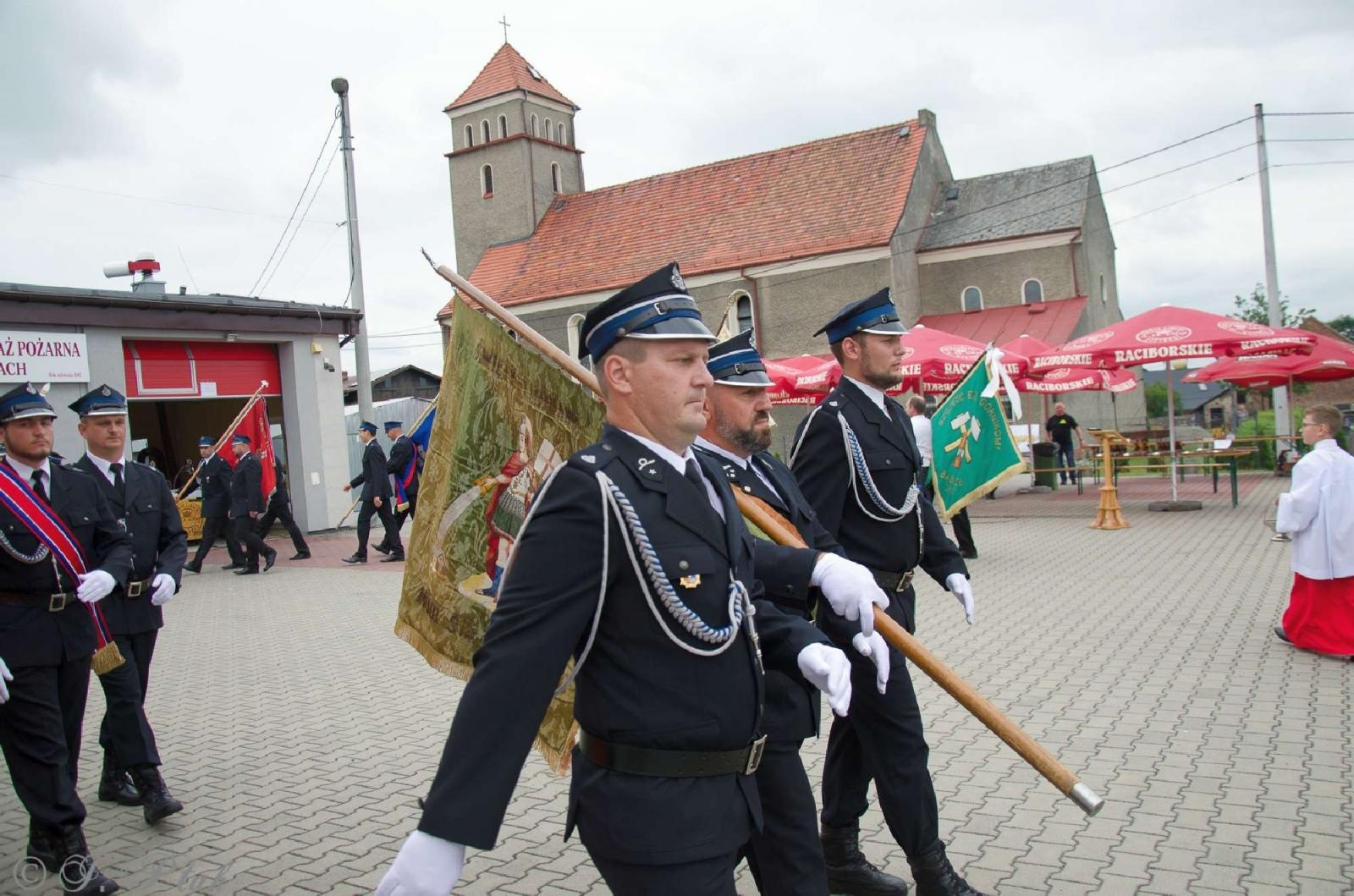 Zdjęcie w galerii na portalu naszraciborz.pl: Strażacy z Babic na 120-lecie jednostki dostali nowy sztandar [FOTO i WIDEO] wiadomości z regionu