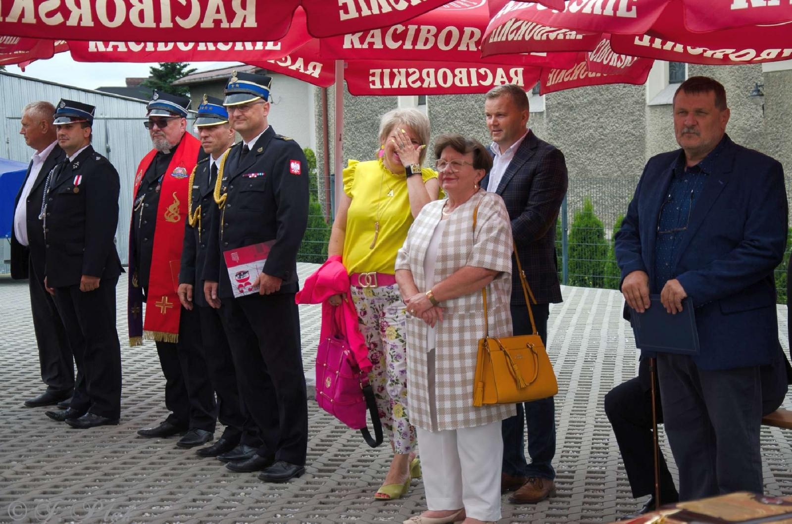 Zdjęcie w galerii na portalu naszraciborz.pl: Strażacy z Babic na 120-lecie jednostki dostali nowy sztandar [FOTO i WIDEO] wiadomości z regionu