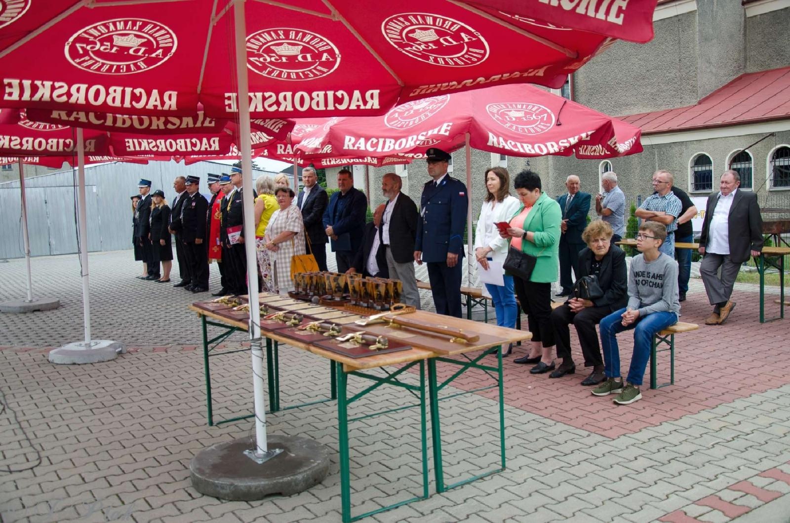 Zdjęcie w galerii na portalu naszraciborz.pl: Strażacy z Babic na 120-lecie jednostki dostali nowy sztandar [FOTO i WIDEO] wiadomości z regionu