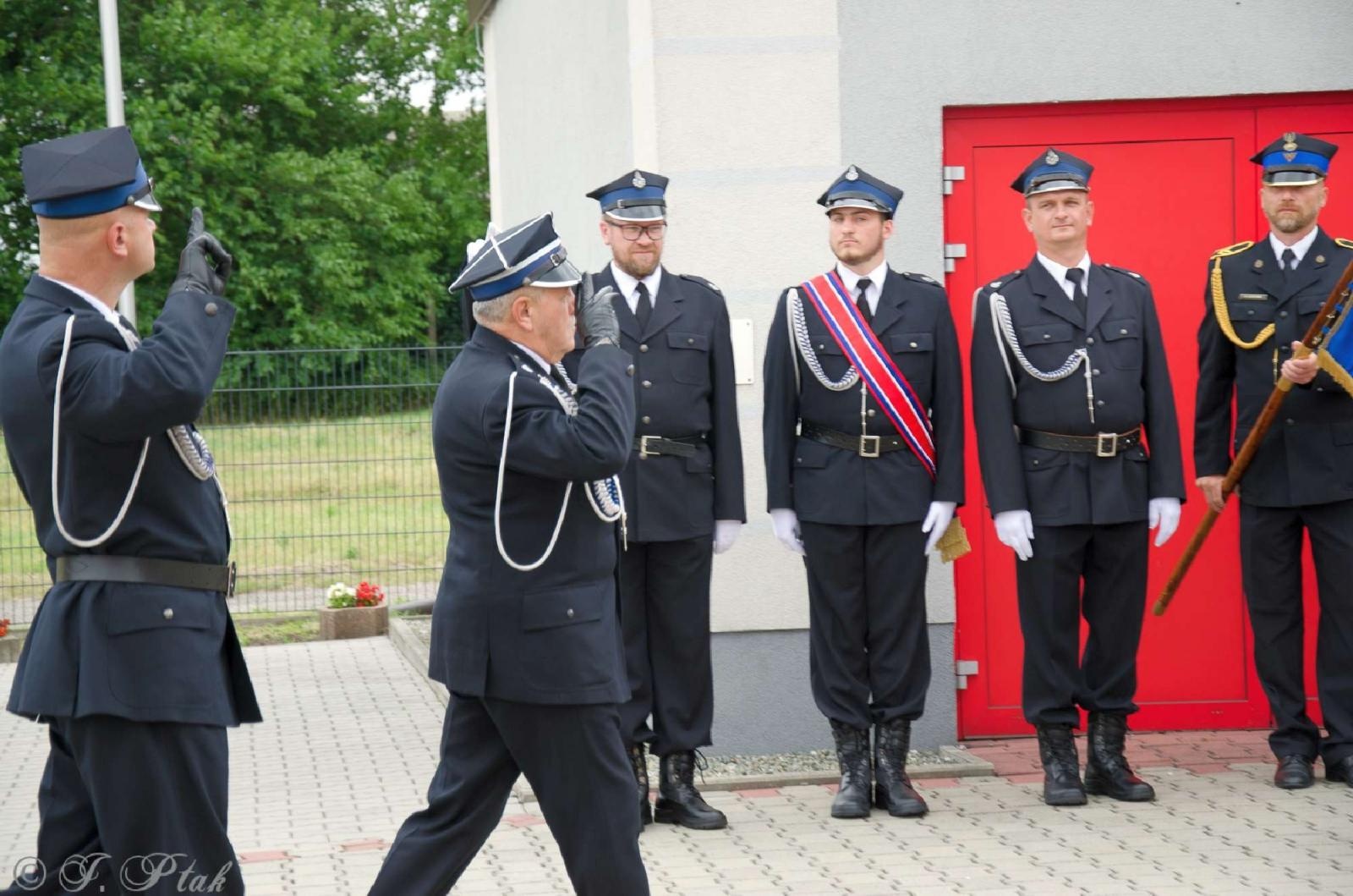 Zdjęcie w galerii na portalu naszraciborz.pl: Strażacy z Babic na 120-lecie jednostki dostali nowy sztandar [FOTO i WIDEO] wiadomości z regionu