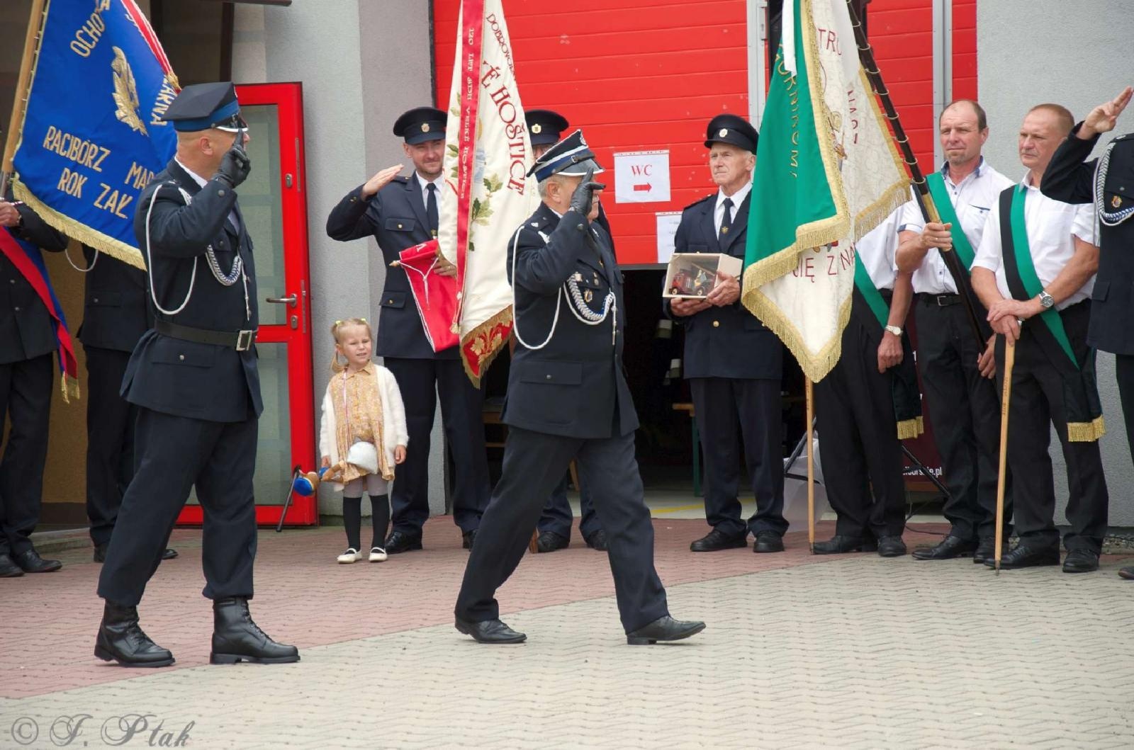 Zdjęcie w galerii na portalu naszraciborz.pl: Strażacy z Babic na 120-lecie jednostki dostali nowy sztandar [FOTO i WIDEO] wiadomości z regionu