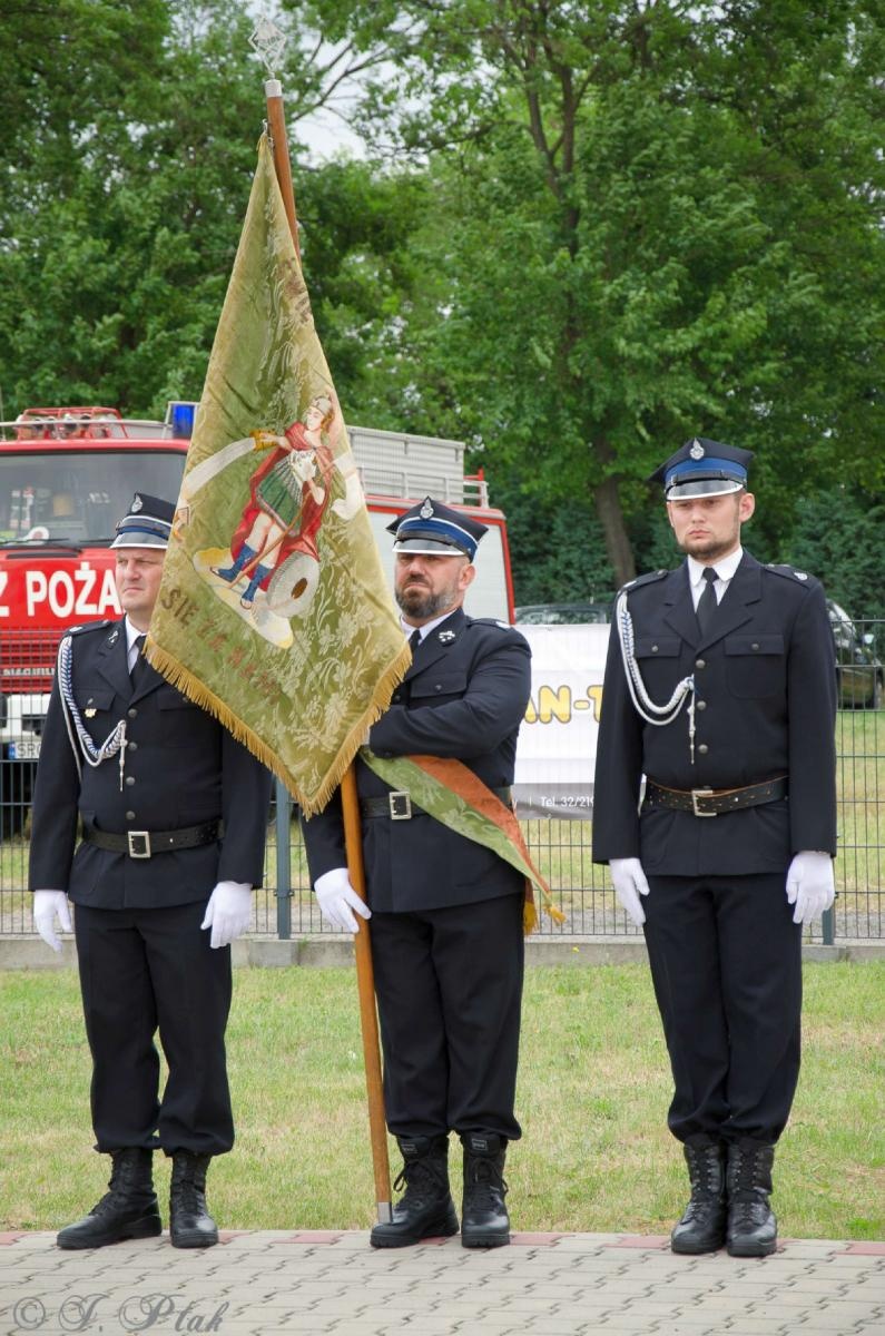 Zdjęcie w galerii na portalu naszraciborz.pl: Strażacy z Babic na 120-lecie jednostki dostali nowy sztandar [FOTO i WIDEO] wiadomości z regionu