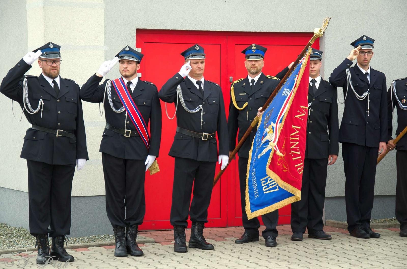 Zdjęcie w galerii na portalu naszraciborz.pl: Strażacy z Babic na 120-lecie jednostki dostali nowy sztandar [FOTO i WIDEO] wiadomości z regionu