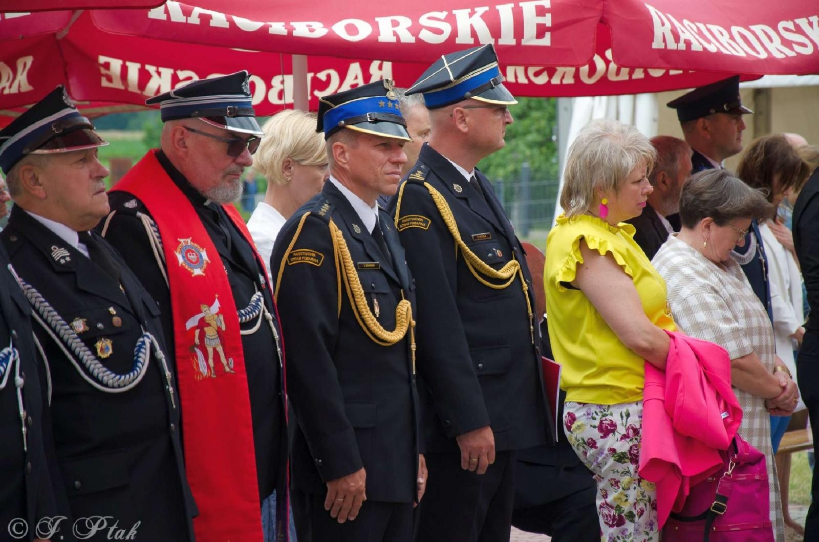 Zdjęcie w galerii na portalu naszraciborz.pl: Strażacy z Babic na 120-lecie jednostki dostali nowy sztandar [FOTO i WIDEO] wiadomości z regionu