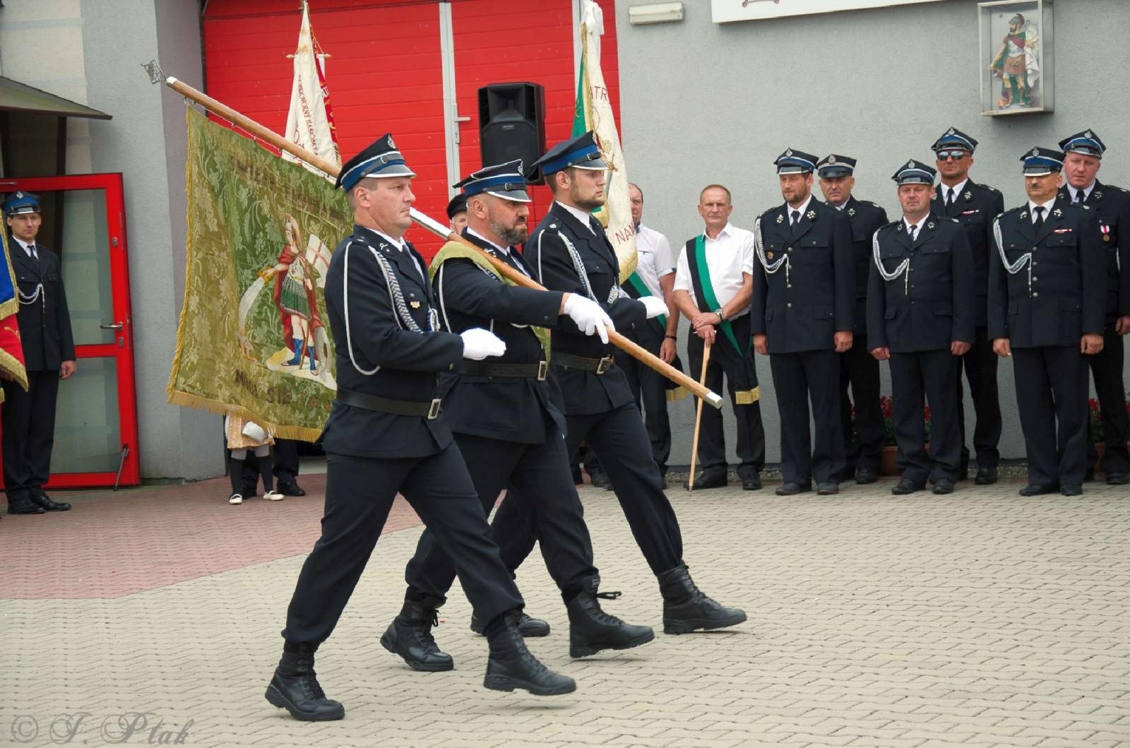 Zdjęcie w galerii na portalu naszraciborz.pl: Strażacy z Babic na 120-lecie jednostki dostali nowy sztandar [FOTO i WIDEO] wiadomości z regionu