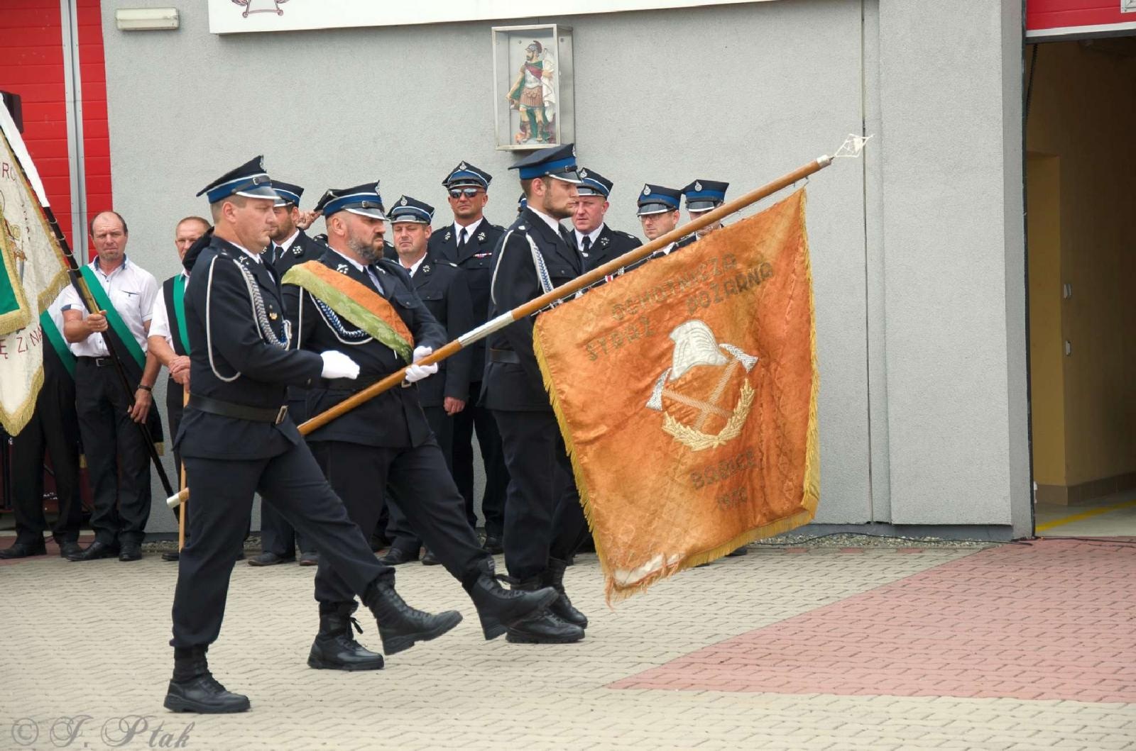 Zdjęcie w galerii na portalu naszraciborz.pl: Strażacy z Babic na 120-lecie jednostki dostali nowy sztandar [FOTO i WIDEO] wiadomości z regionu