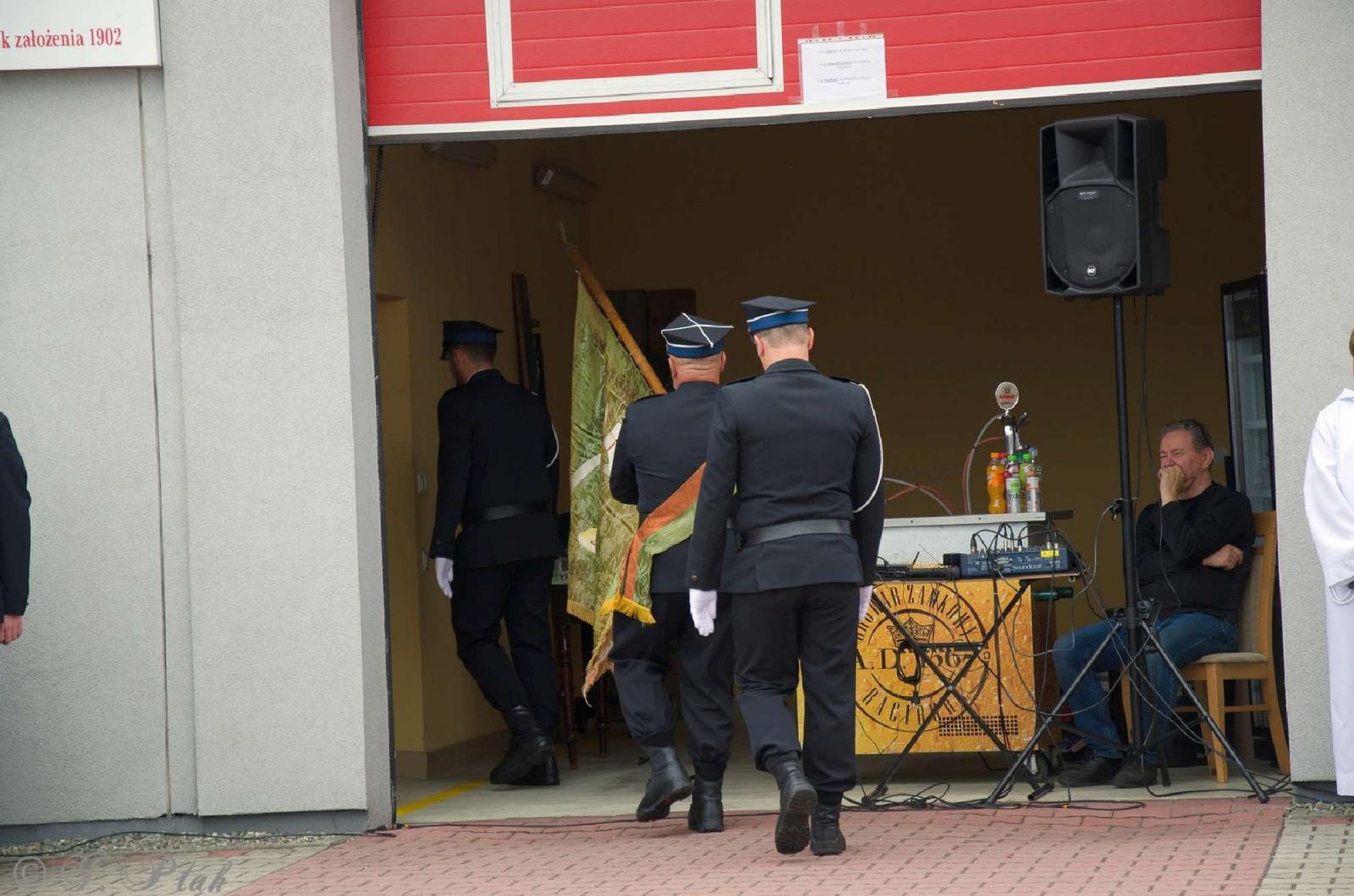 Zdjęcie w galerii na portalu naszraciborz.pl: Strażacy z Babic na 120-lecie jednostki dostali nowy sztandar [FOTO i WIDEO] wiadomości z regionu