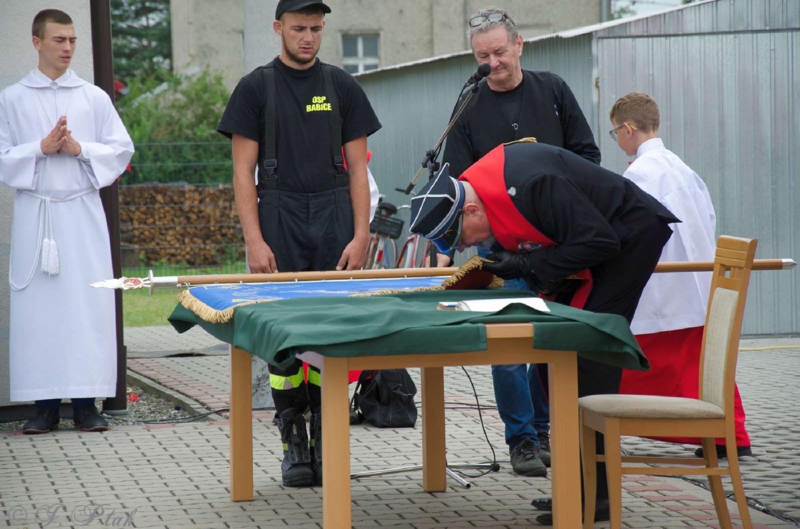Zdjęcie w galerii na portalu naszraciborz.pl: Strażacy z Babic na 120-lecie jednostki dostali nowy sztandar [FOTO i WIDEO] wiadomości z regionu