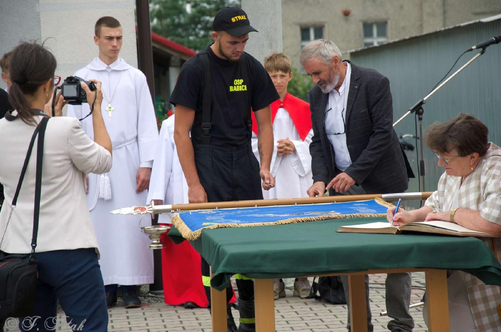 Zdjęcie w galerii na portalu naszraciborz.pl: Strażacy z Babic na 120-lecie jednostki dostali nowy sztandar [FOTO i WIDEO] wiadomości z regionu