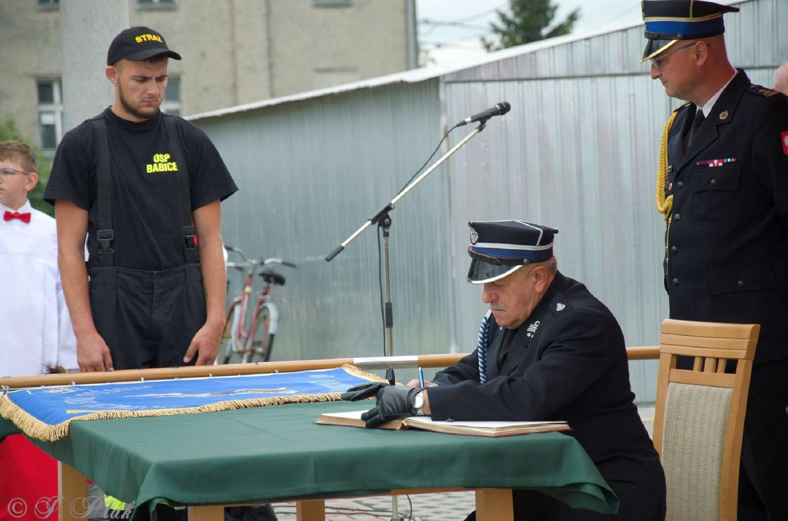 Zdjęcie w galerii na portalu naszraciborz.pl: Strażacy z Babic na 120-lecie jednostki dostali nowy sztandar [FOTO i WIDEO] wiadomości z regionu