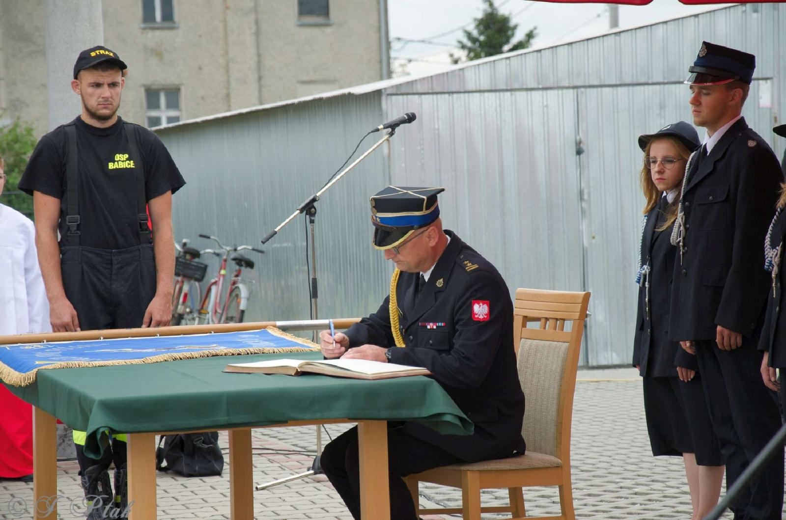Zdjęcie w galerii na portalu naszraciborz.pl: Strażacy z Babic na 120-lecie jednostki dostali nowy sztandar [FOTO i WIDEO] wiadomości z regionu