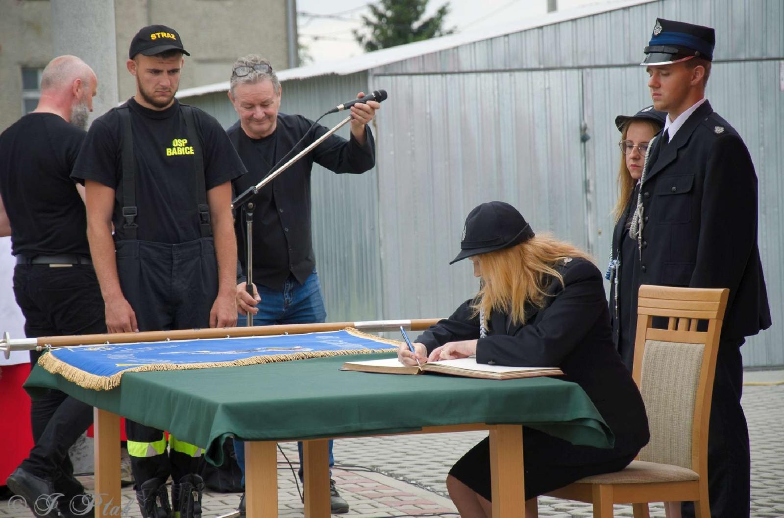 Zdjęcie w galerii na portalu naszraciborz.pl: Strażacy z Babic na 120-lecie jednostki dostali nowy sztandar [FOTO i WIDEO] wiadomości z regionu