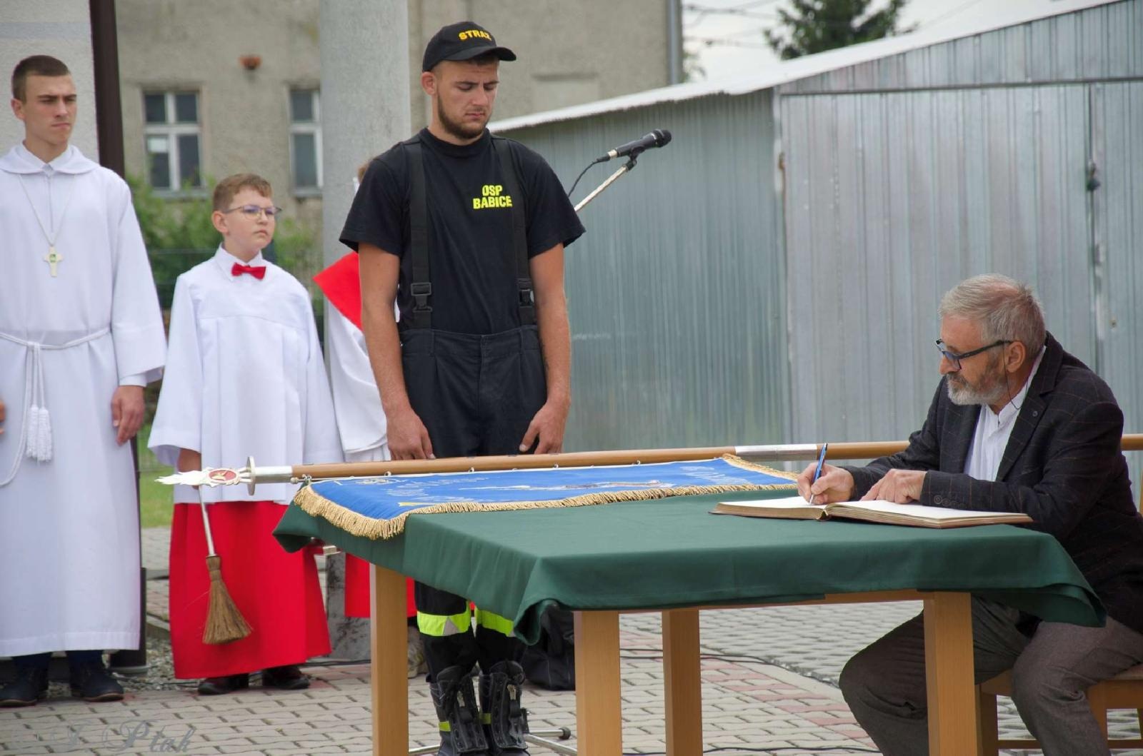 Zdjęcie w galerii na portalu naszraciborz.pl: Strażacy z Babic na 120-lecie jednostki dostali nowy sztandar [FOTO i WIDEO] wiadomości z regionu