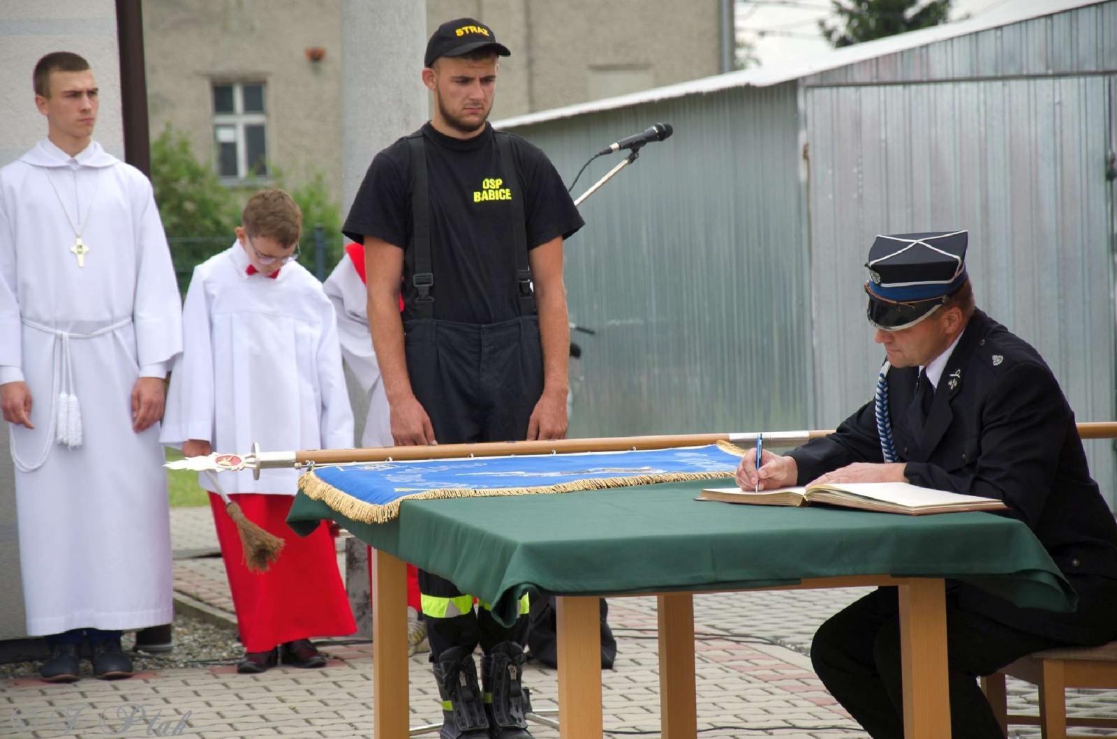 Zdjęcie w galerii na portalu naszraciborz.pl: Strażacy z Babic na 120-lecie jednostki dostali nowy sztandar [FOTO i WIDEO] wiadomości z regionu