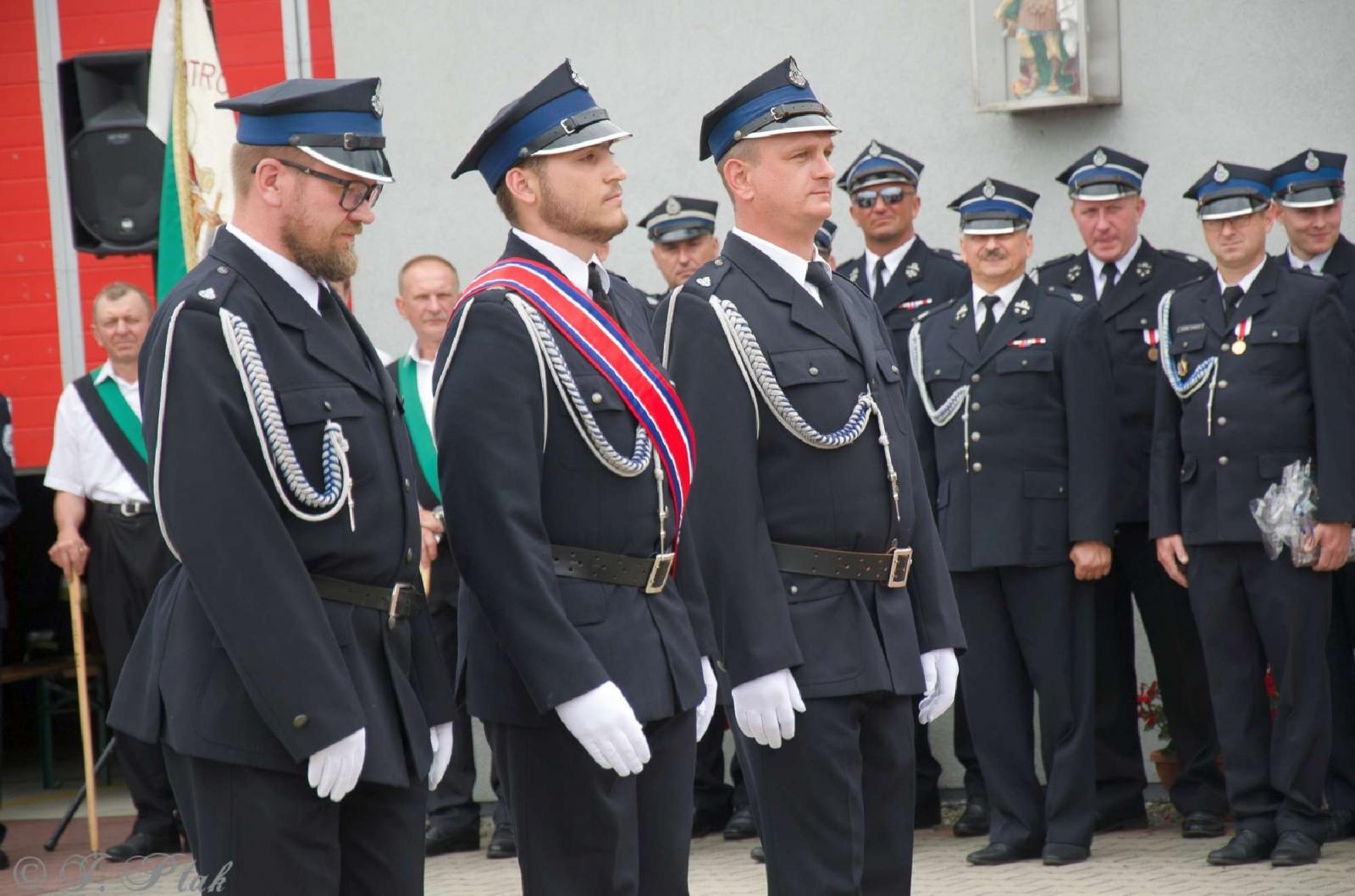 Zdjęcie w galerii na portalu naszraciborz.pl: Strażacy z Babic na 120-lecie jednostki dostali nowy sztandar [FOTO i WIDEO] wiadomości z regionu