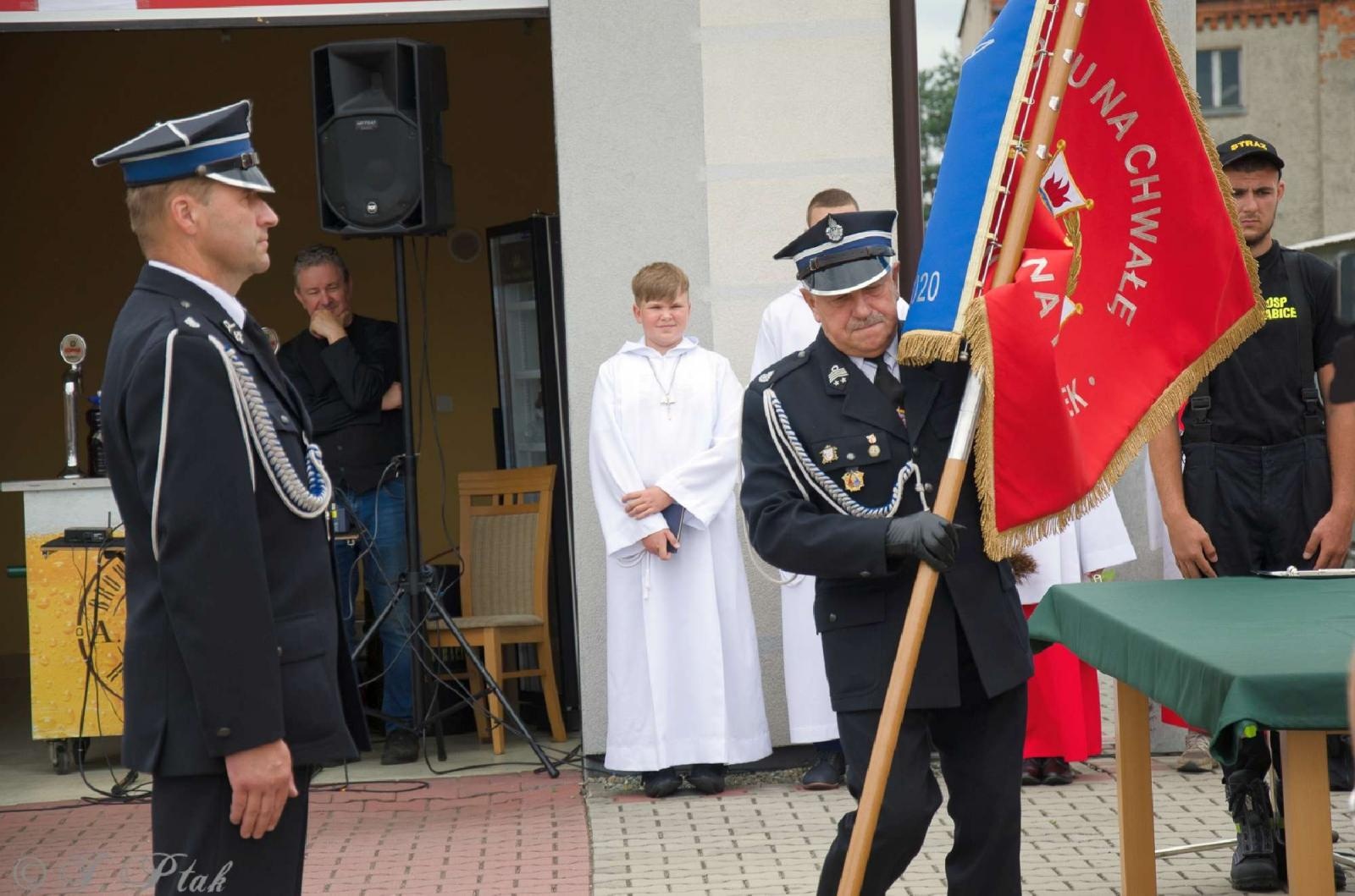 Zdjęcie w galerii na portalu naszraciborz.pl: Strażacy z Babic na 120-lecie jednostki dostali nowy sztandar [FOTO i WIDEO] wiadomości z regionu