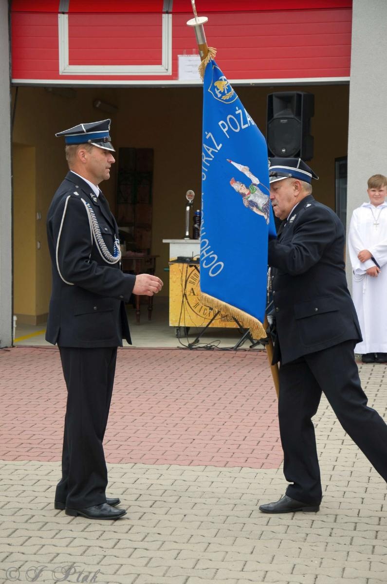 Zdjęcie w galerii na portalu naszraciborz.pl: Strażacy z Babic na 120-lecie jednostki dostali nowy sztandar [FOTO i WIDEO] wiadomości z regionu