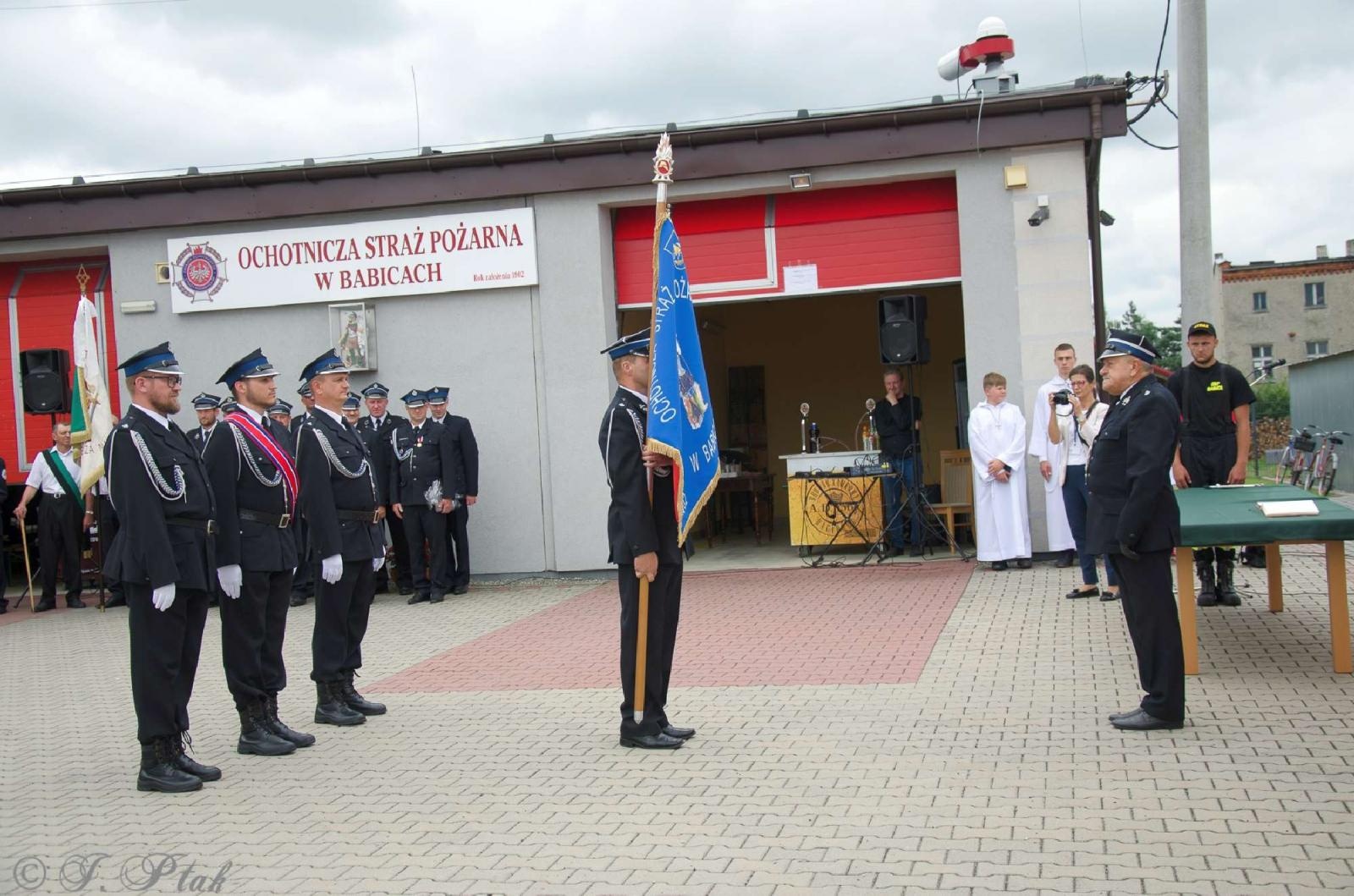 Zdjęcie w galerii na portalu naszraciborz.pl: Strażacy z Babic na 120-lecie jednostki dostali nowy sztandar [FOTO i WIDEO] wiadomości z regionu