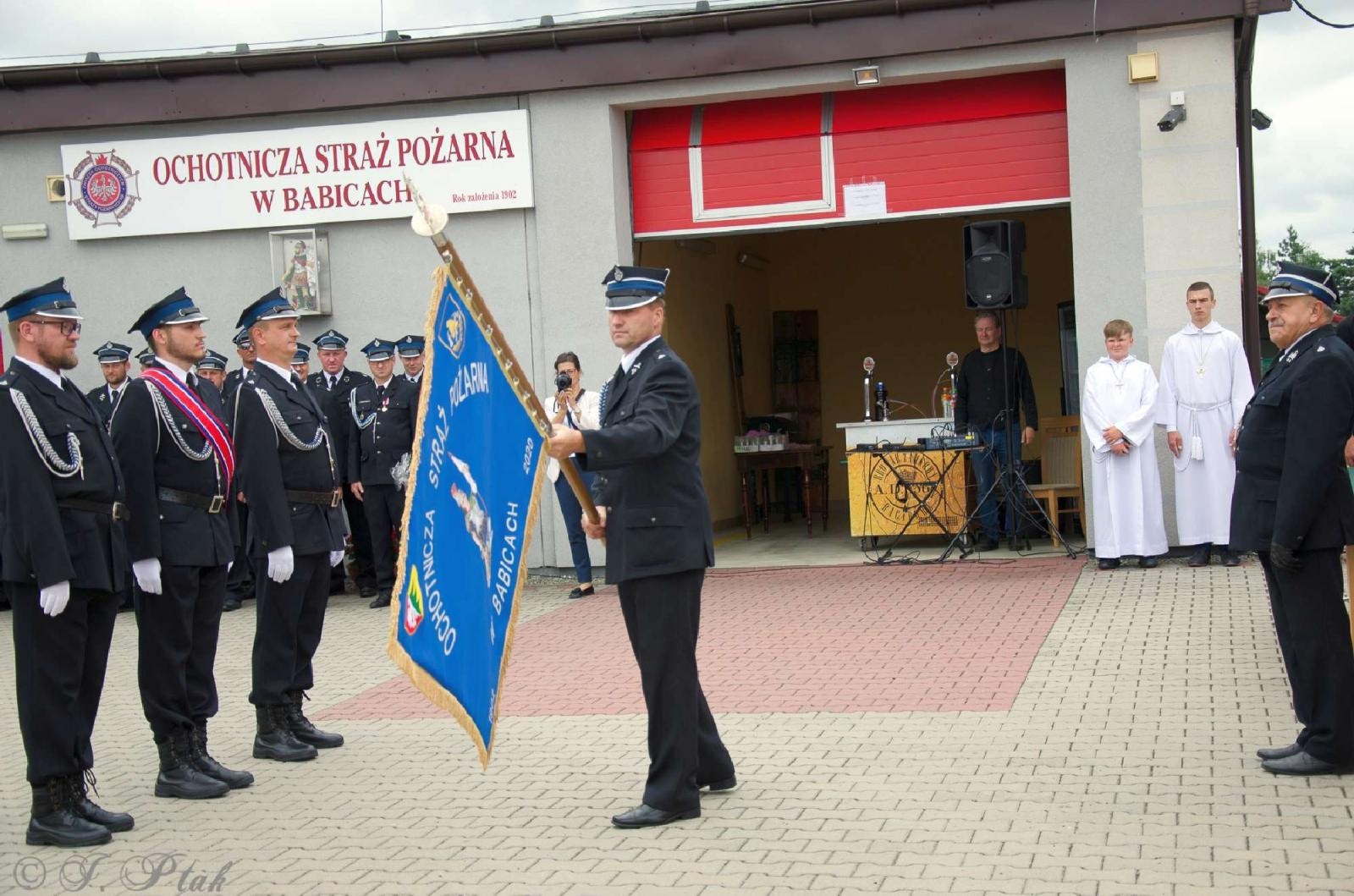 Zdjęcie w galerii na portalu naszraciborz.pl: Strażacy z Babic na 120-lecie jednostki dostali nowy sztandar [FOTO i WIDEO] wiadomości z regionu