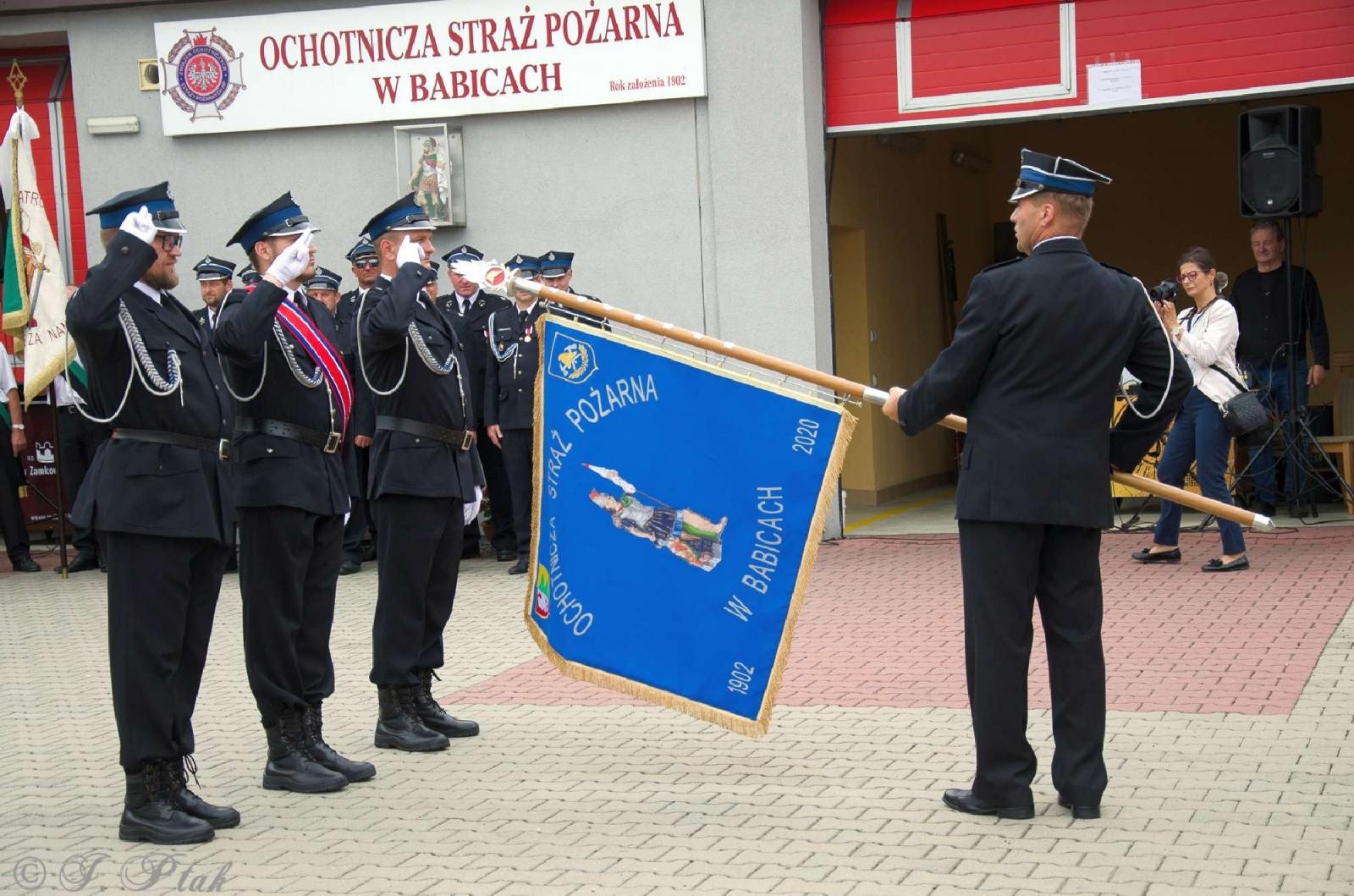 Zdjęcie w galerii na portalu naszraciborz.pl: Strażacy z Babic na 120-lecie jednostki dostali nowy sztandar [FOTO i WIDEO] wiadomości z regionu
