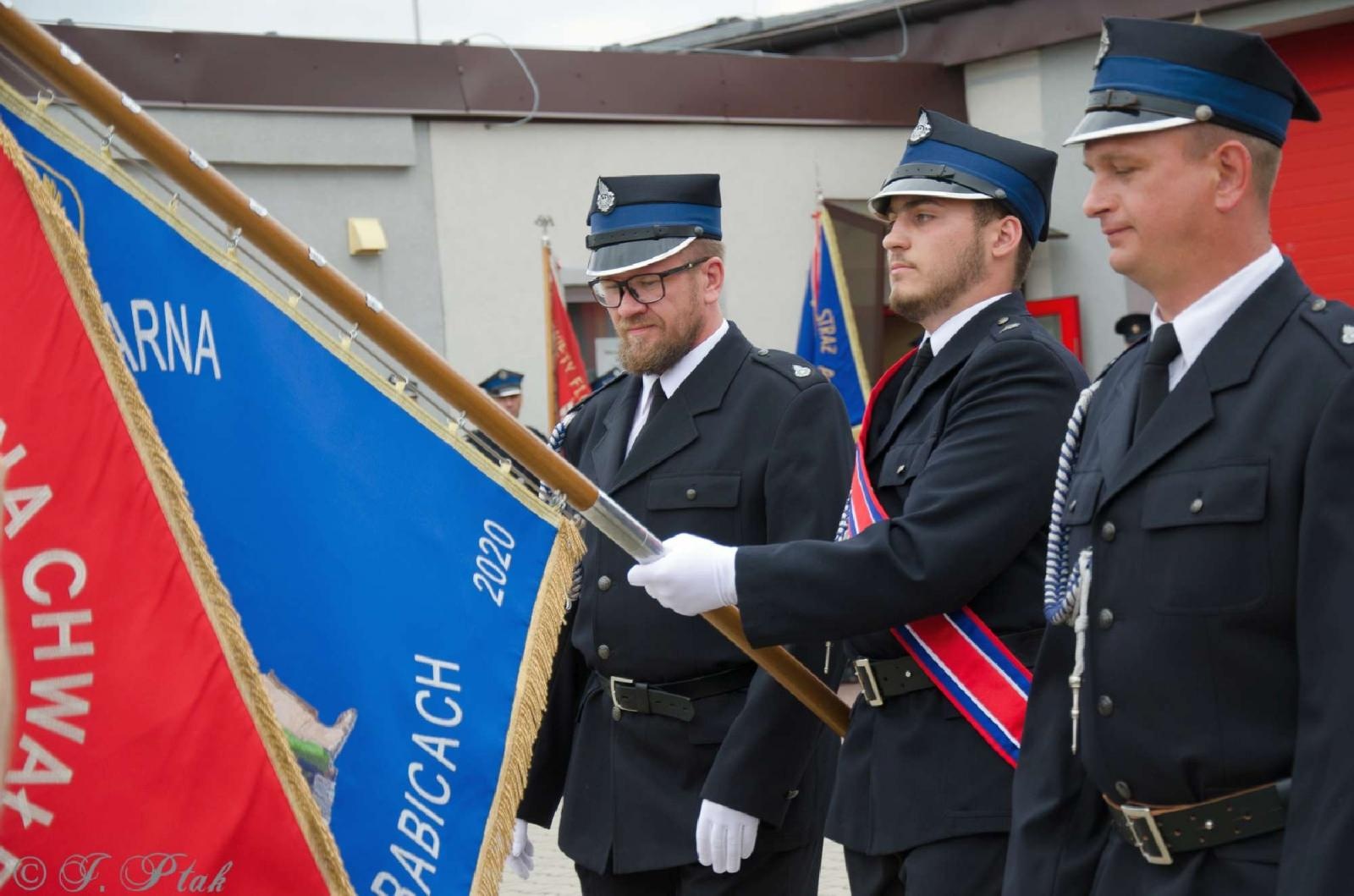 Zdjęcie w galerii na portalu naszraciborz.pl: Strażacy z Babic na 120-lecie jednostki dostali nowy sztandar [FOTO i WIDEO] wiadomości z regionu