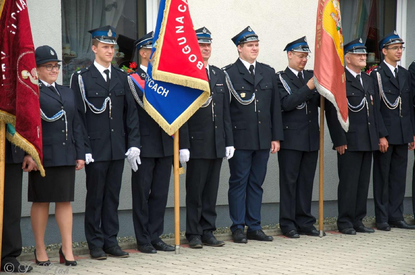 Zdjęcie w galerii na portalu naszraciborz.pl: Strażacy z Babic na 120-lecie jednostki dostali nowy sztandar [FOTO i WIDEO] wiadomości z regionu