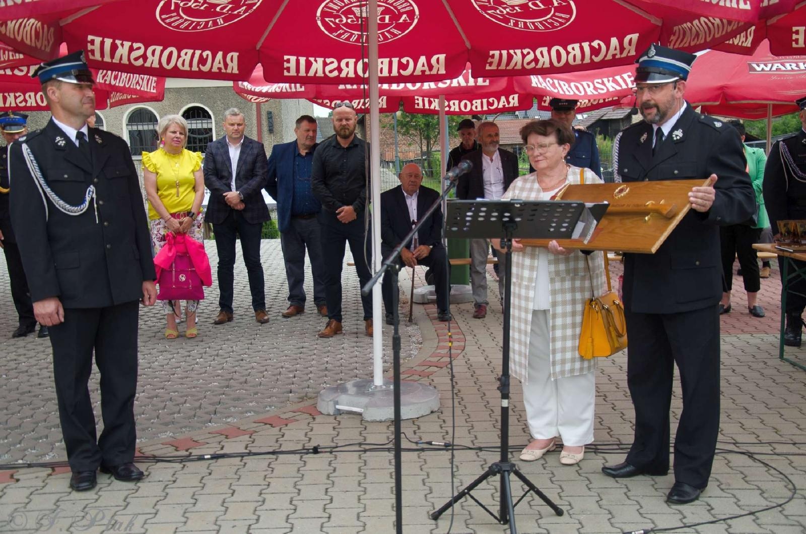 Zdjęcie w galerii na portalu naszraciborz.pl: Strażacy z Babic na 120-lecie jednostki dostali nowy sztandar [FOTO i WIDEO] wiadomości z regionu