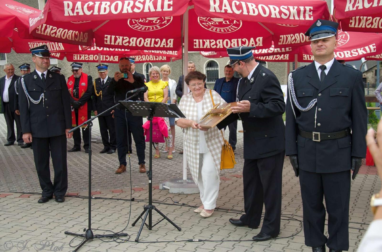 Zdjęcie w galerii na portalu naszraciborz.pl: Strażacy z Babic na 120-lecie jednostki dostali nowy sztandar [FOTO i WIDEO] wiadomości z regionu