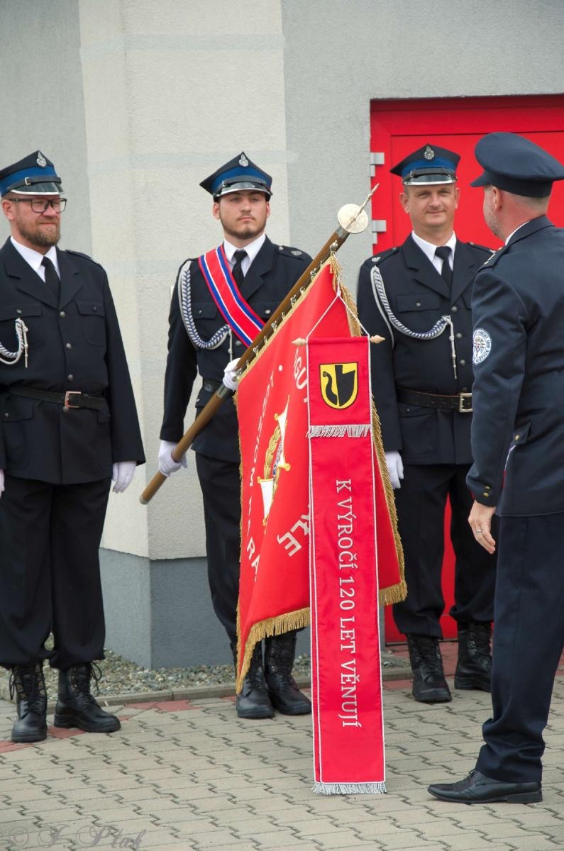 Zdjęcie w galerii na portalu naszraciborz.pl: Strażacy z Babic na 120-lecie jednostki dostali nowy sztandar [FOTO i WIDEO] wiadomości z regionu