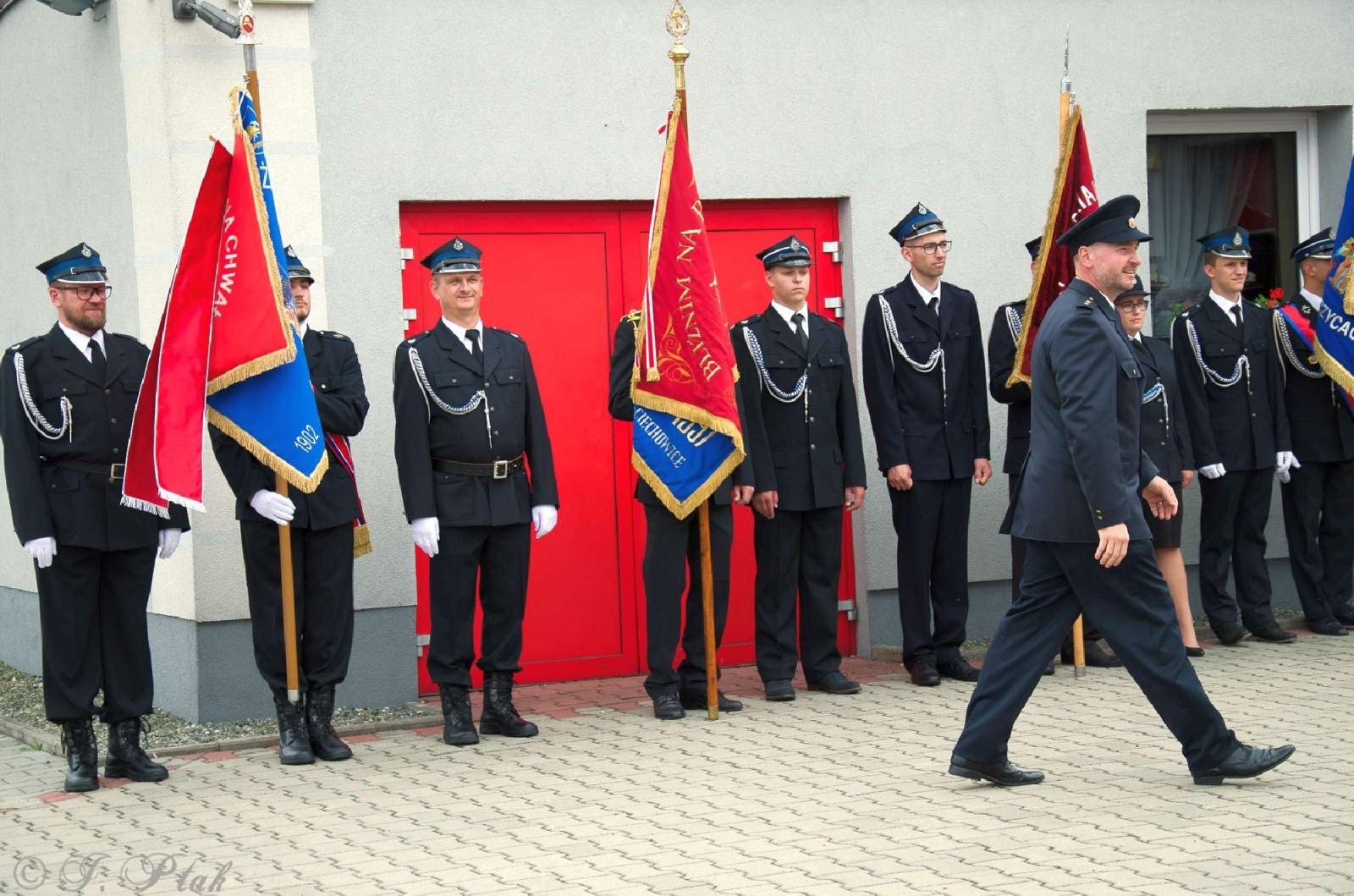 Zdjęcie w galerii na portalu naszraciborz.pl: Strażacy z Babic na 120-lecie jednostki dostali nowy sztandar [FOTO i WIDEO] wiadomości z regionu